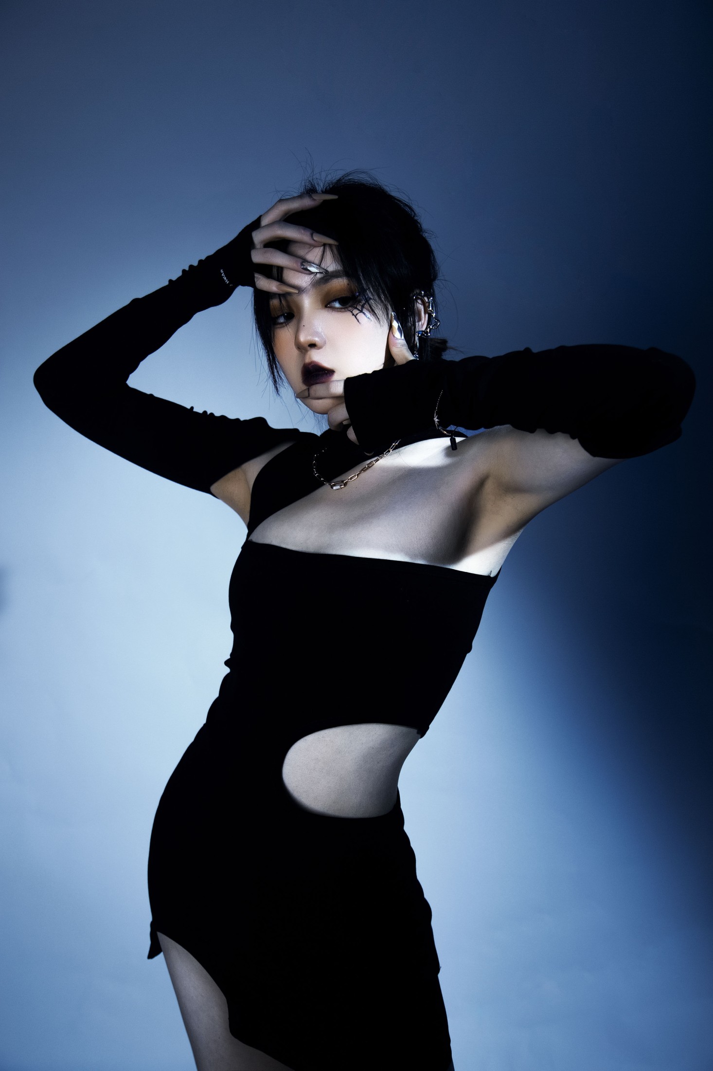 可乙瘦 – 《暗夜荆棘》[24P]