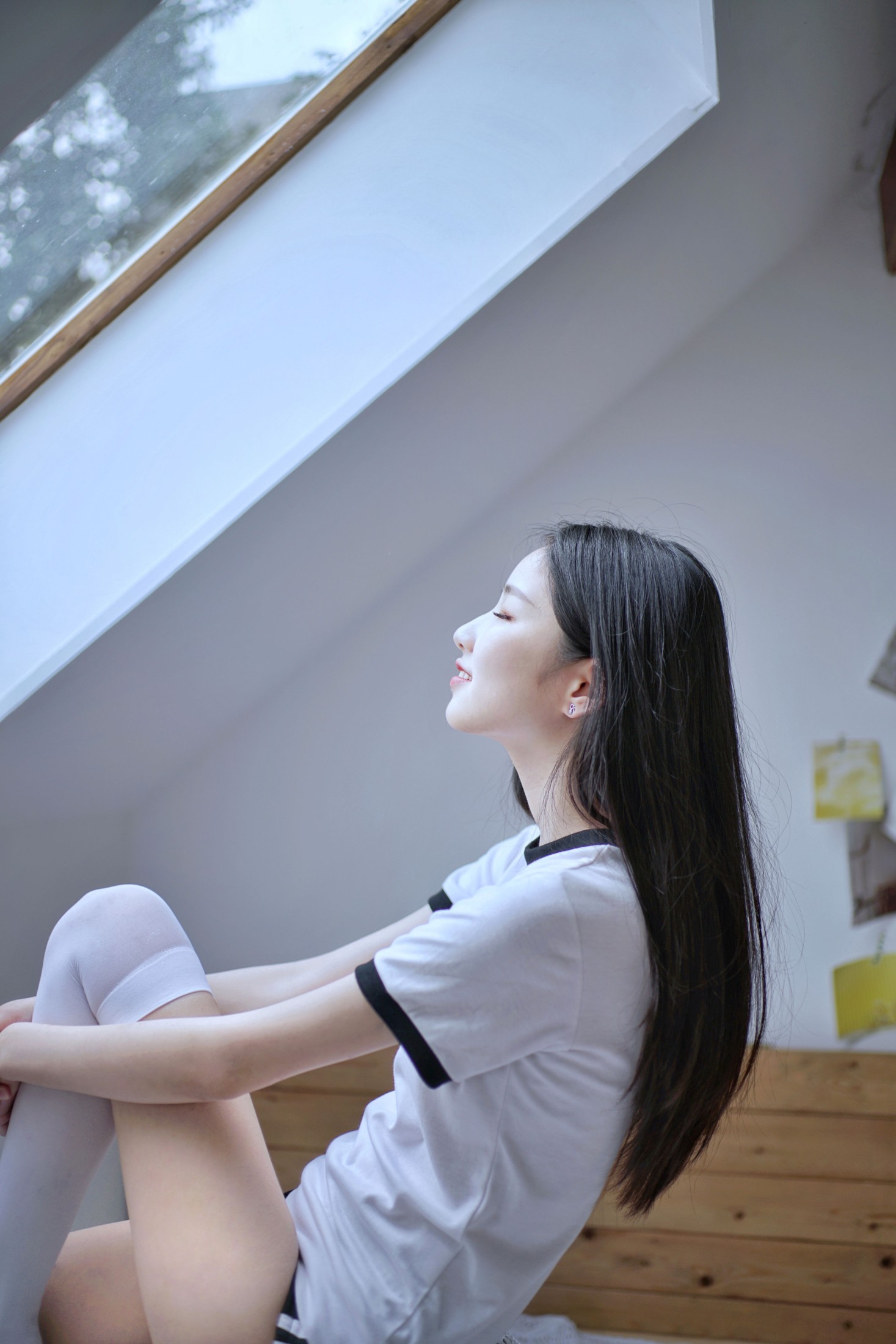 小静 – 《阁楼里的素白》[26P]