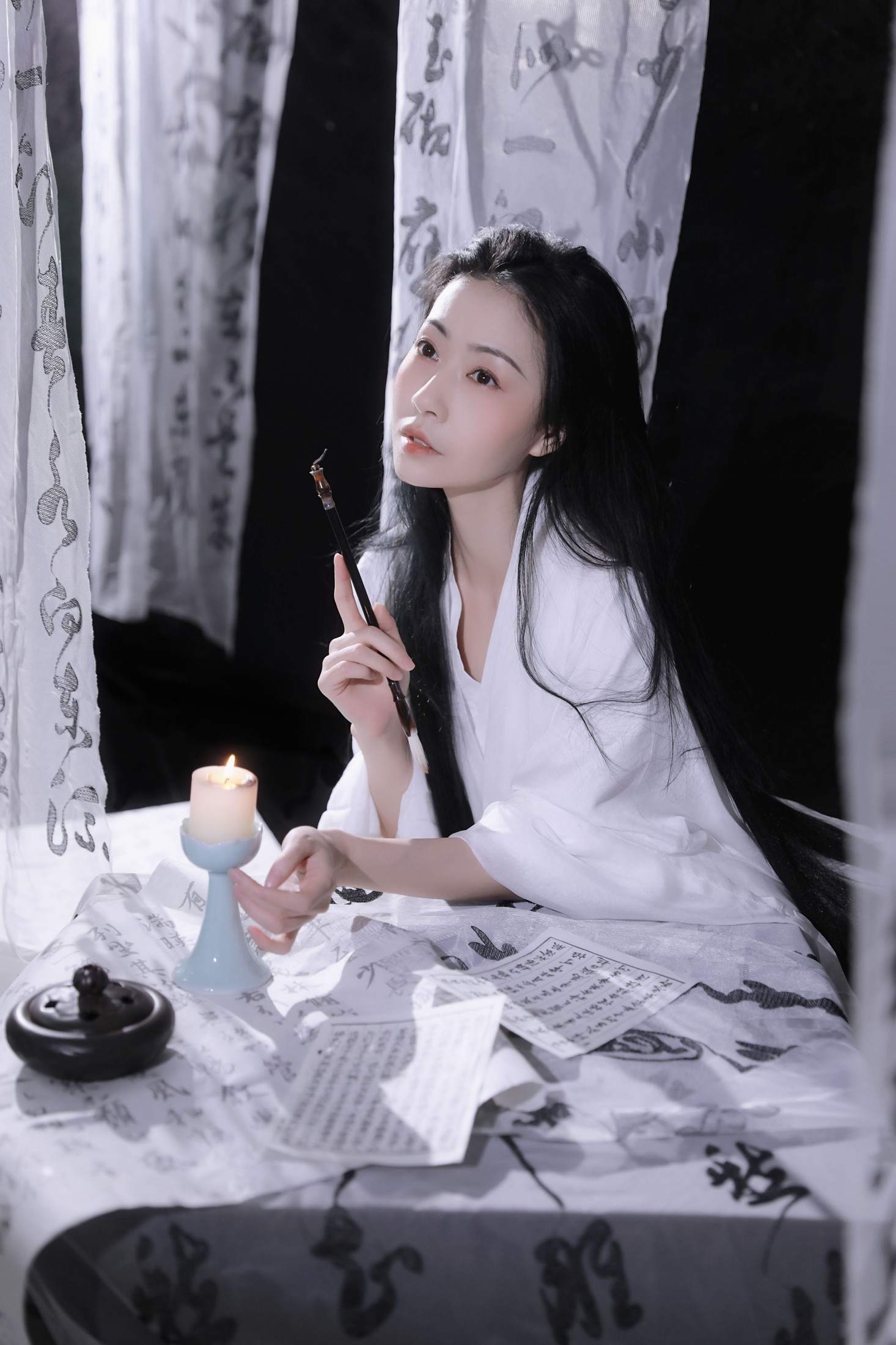 媛媛月舞 – 《提笔写月》[20P]