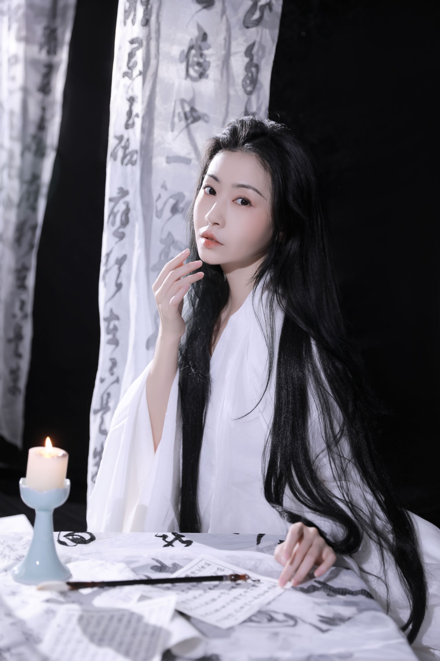 媛媛月舞 – 《提笔写月》[20P]