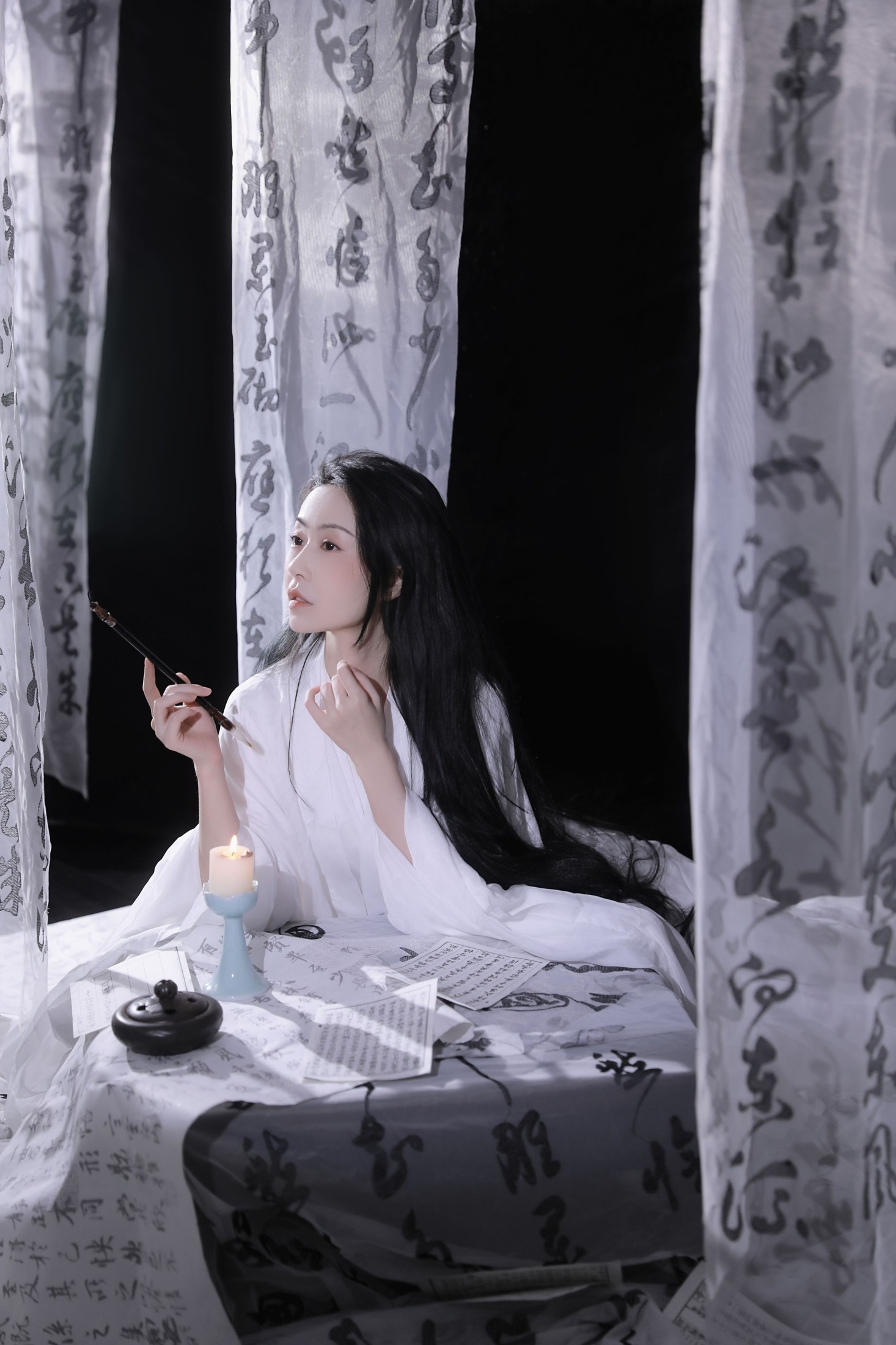 媛媛月舞 – 《提笔写月》[20P]