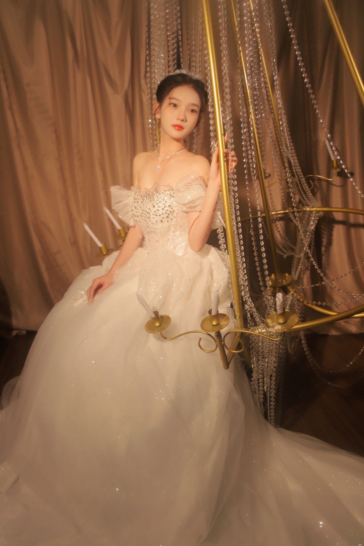 ccc. – 《Young and beautiful》[22P]