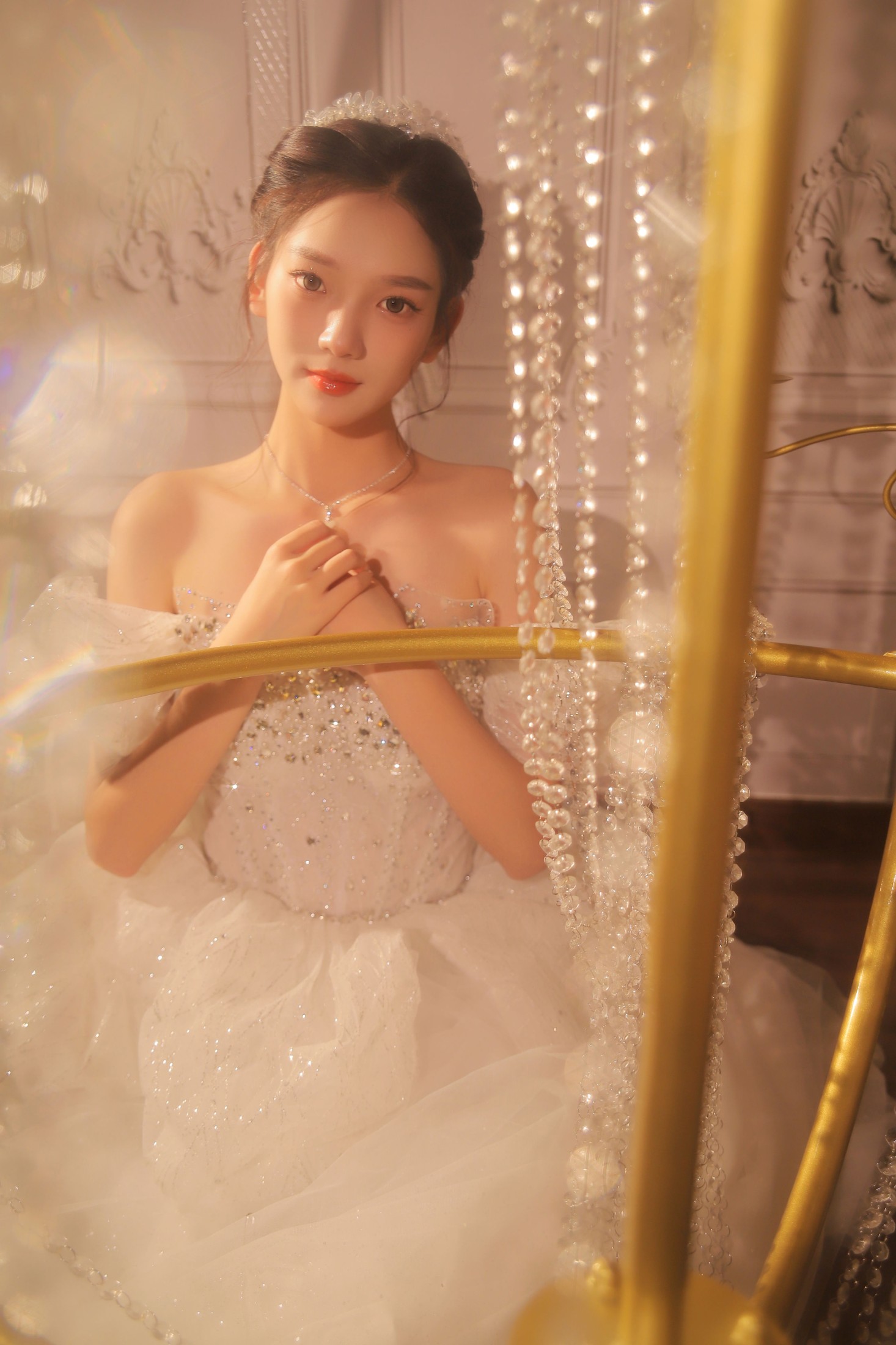 ccc. – 《Young and beautiful》[22P]