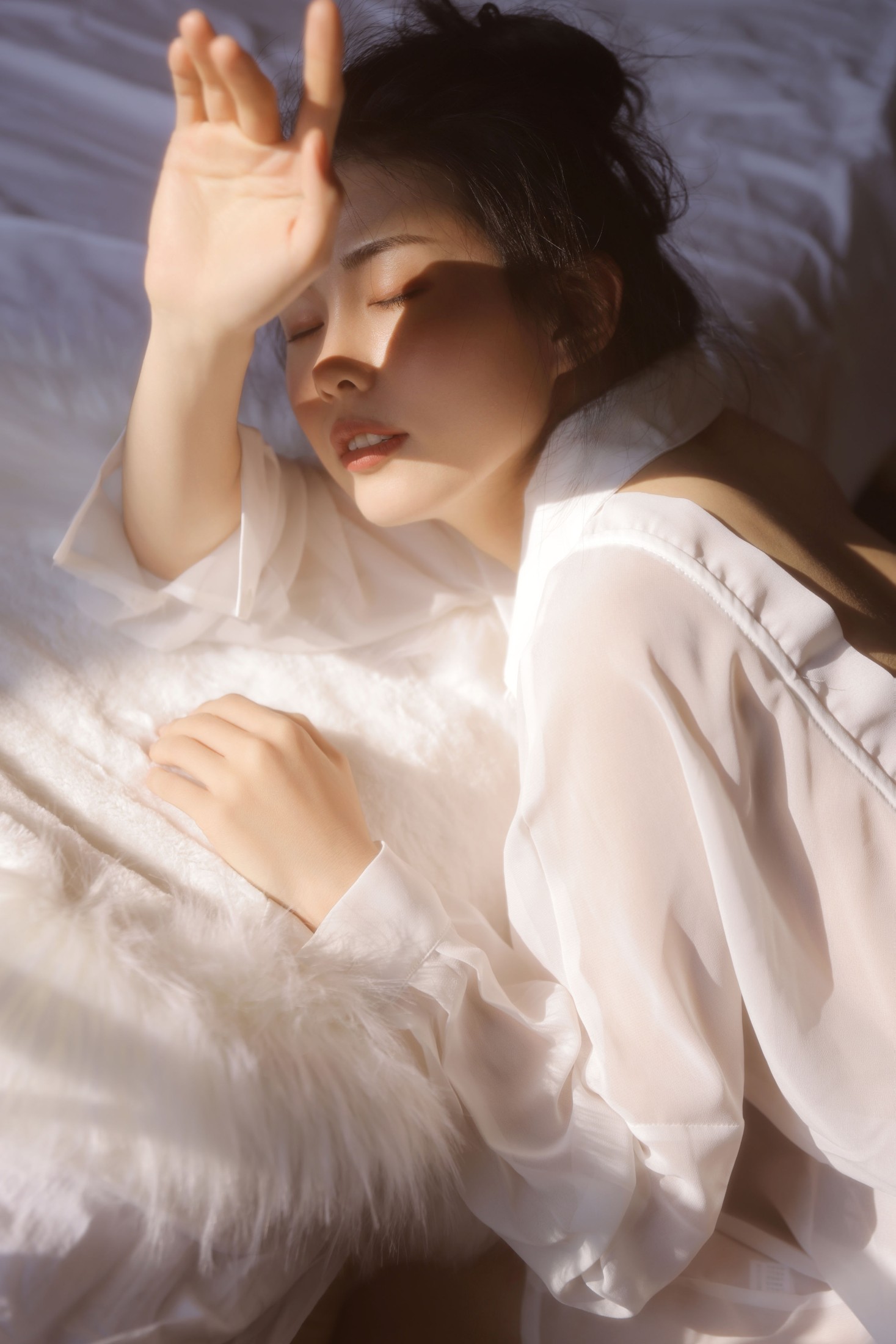 阿秦哒哒 – 《白光》[22P]