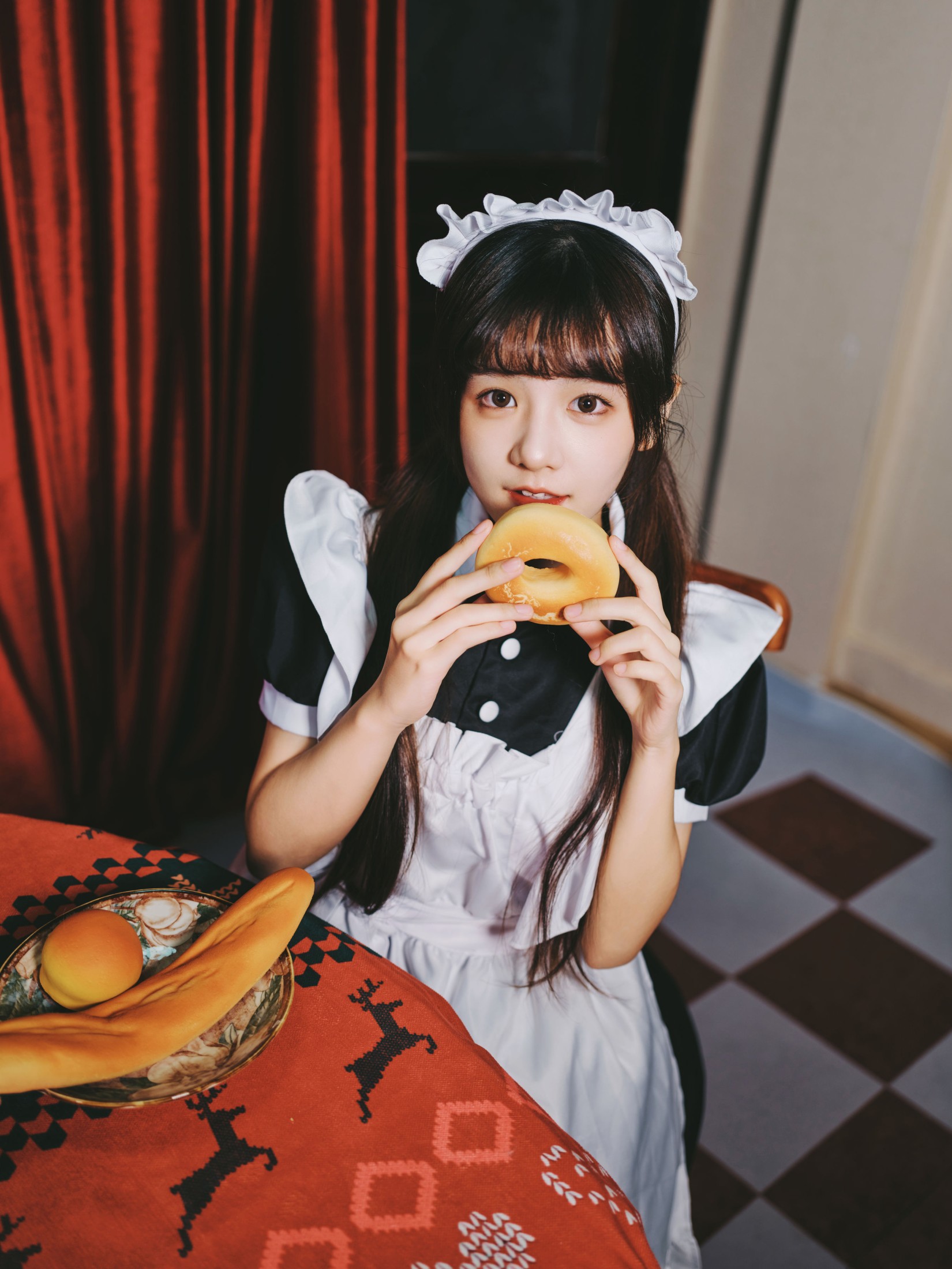 宵宵喵 – 《圣诞女仆》[37P]