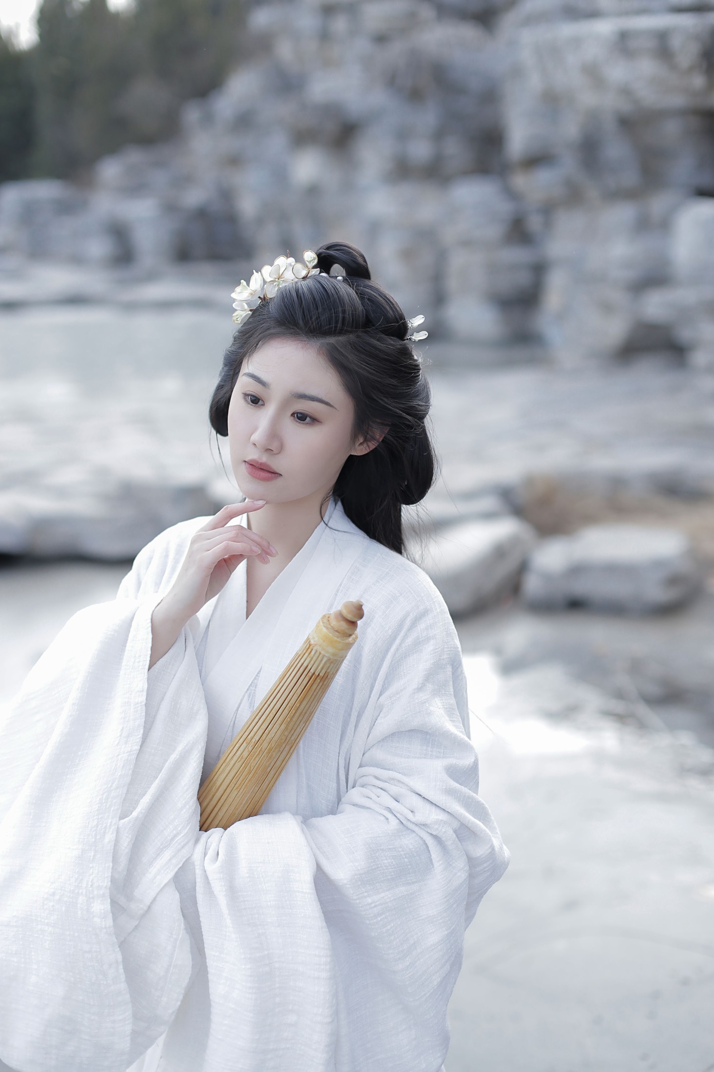 岳雨婷 – 《玉兰》[22P]