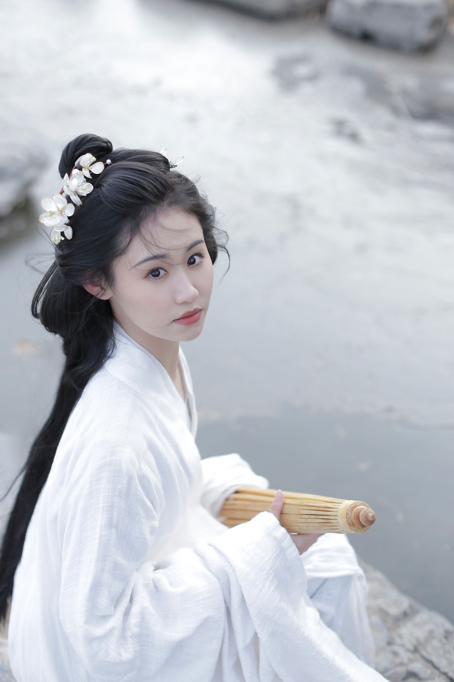 岳雨婷 – 《玉兰》[22P]