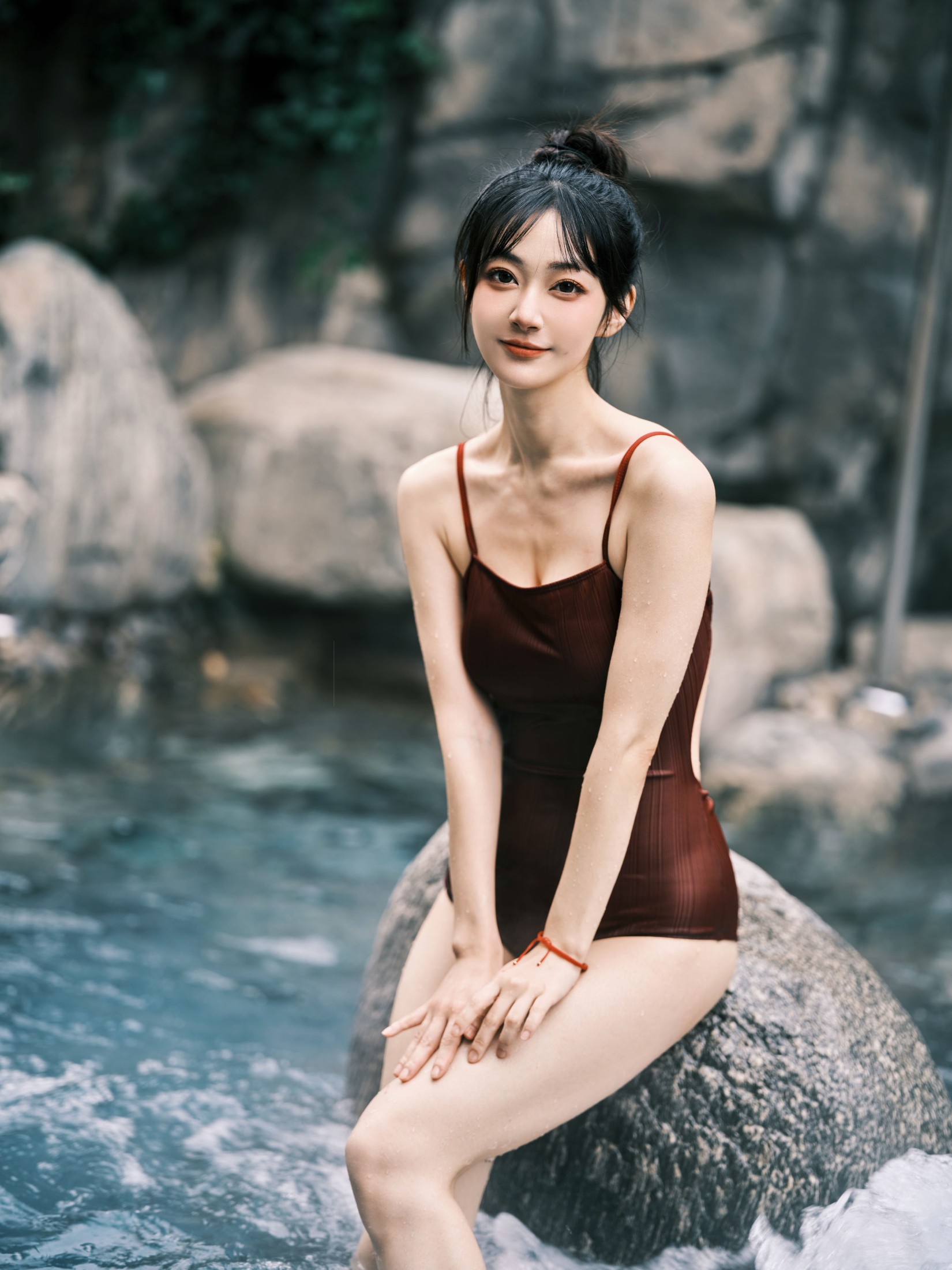 飞鸟咕咕- – 《温泉红》[44P]