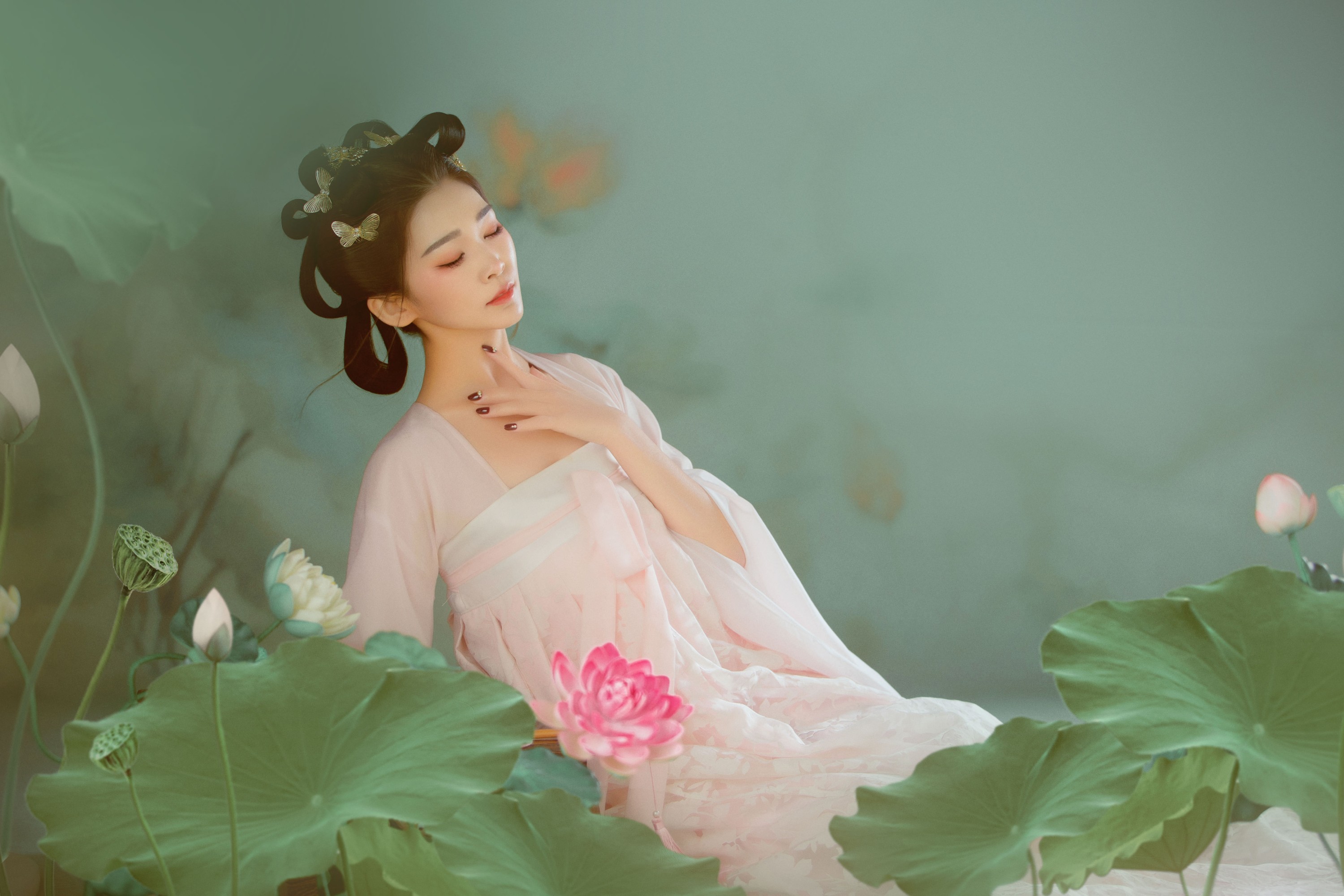 娟娟 – 《依荷畔》[22P]