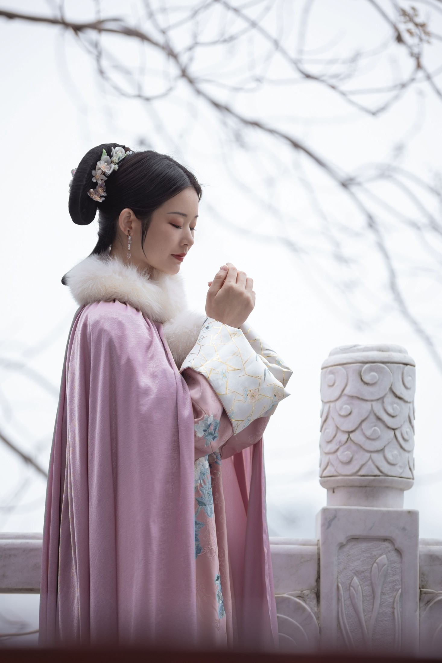 培培爱吃麦当劳 – 《山河已秋》[35P]