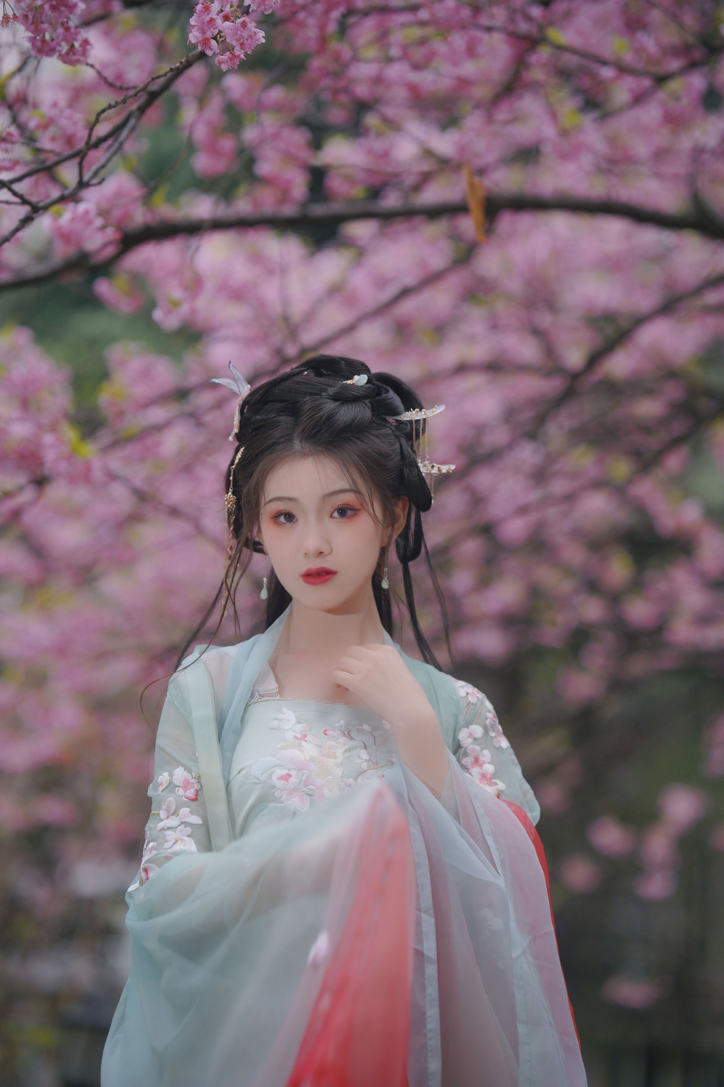 悦璃 – 《弄花香满衣》[22P]