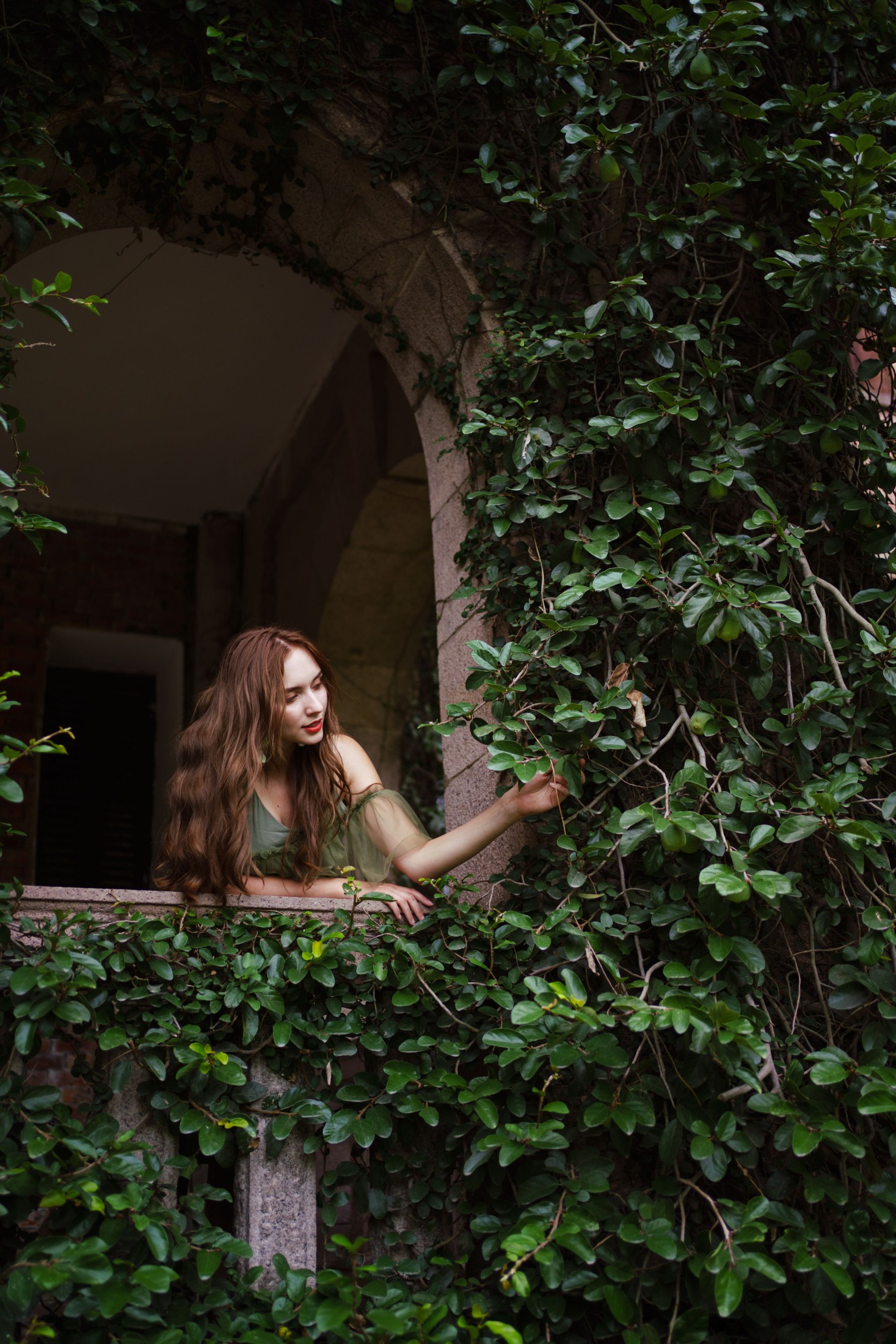 sasha – 《复古小洋楼前的外模拍摄》[49P]