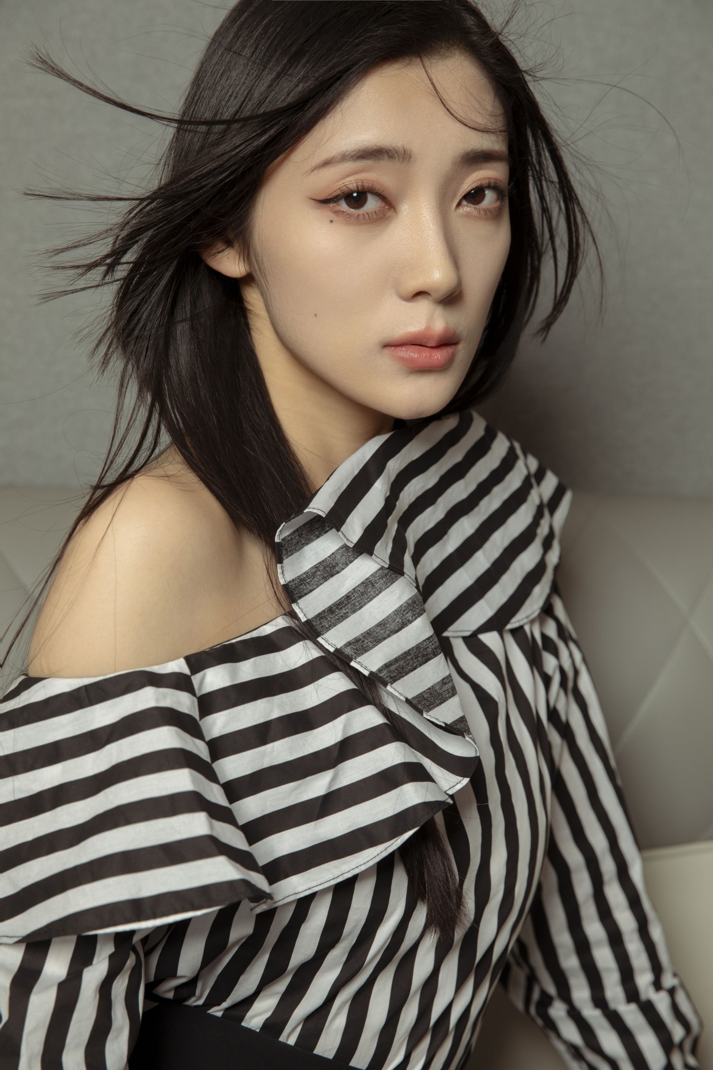 YFALA – 《STRIPES》[32P]