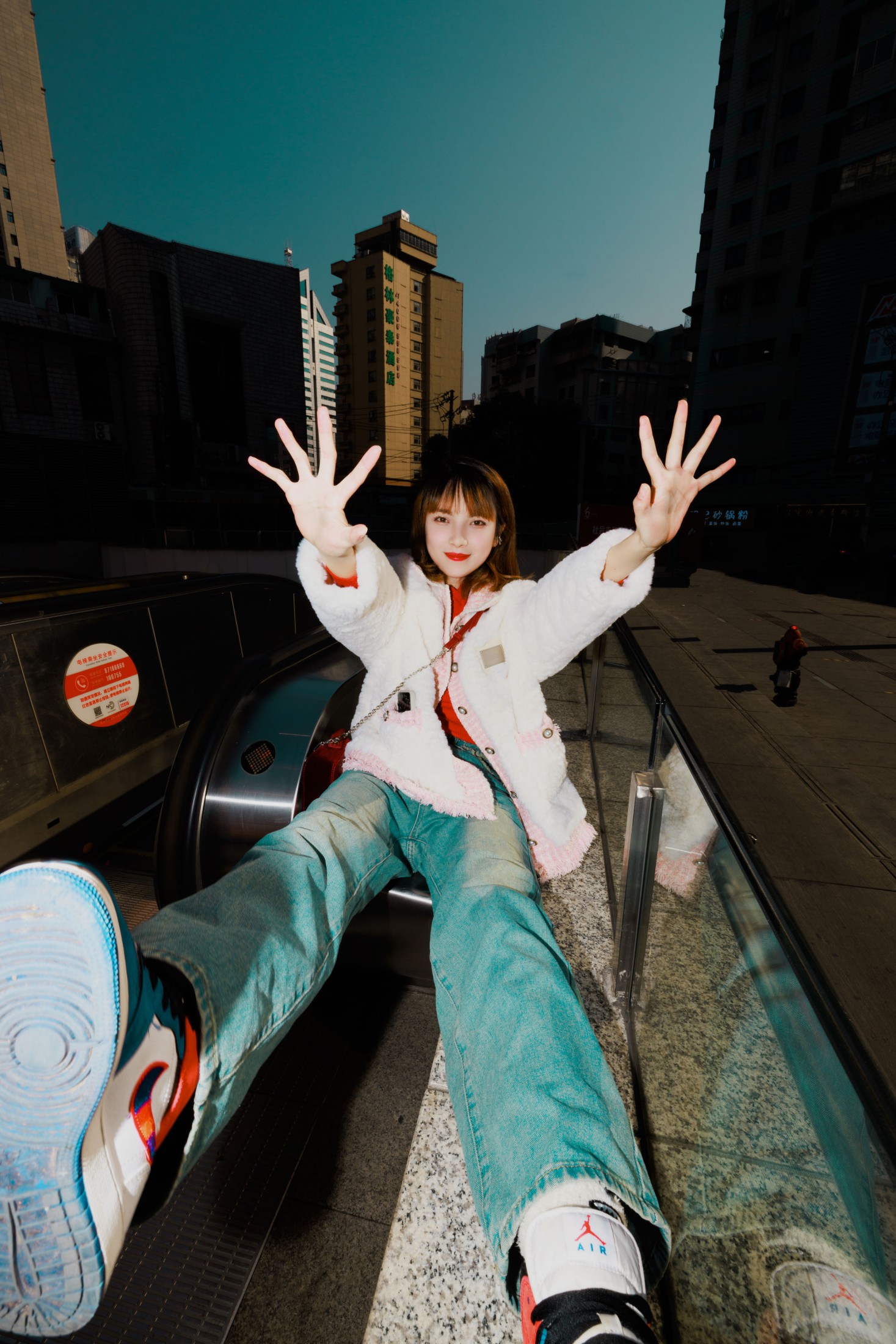 WAN• – 《晴天街拍》[26P]