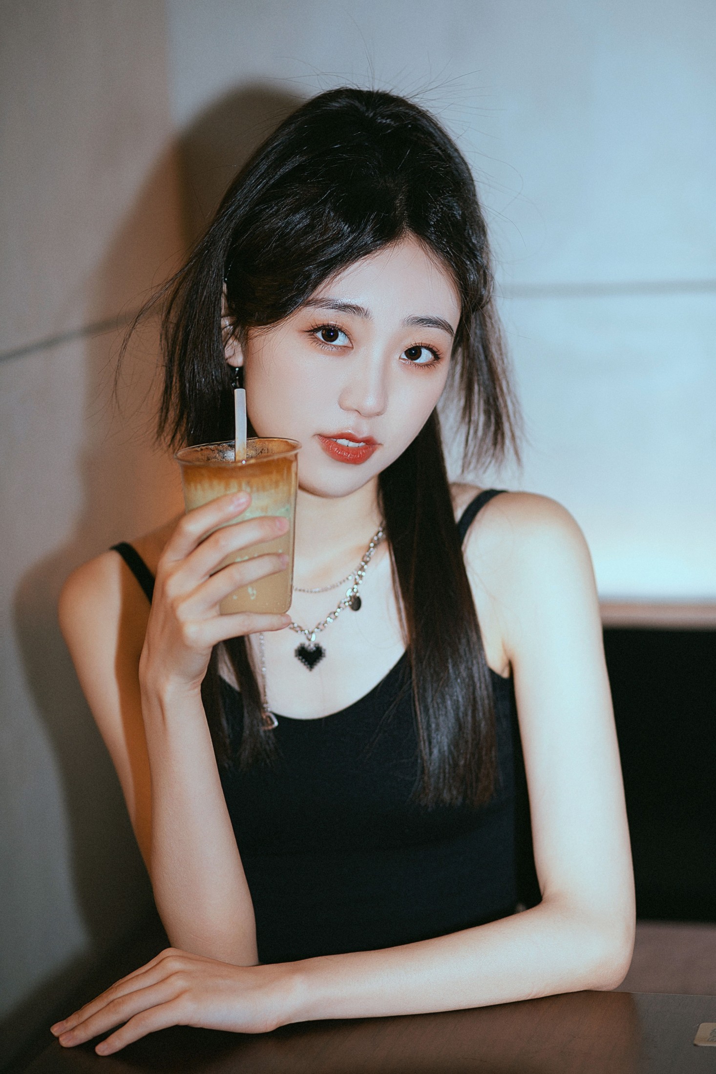 LLT – 《夏日咖啡店》[35P]