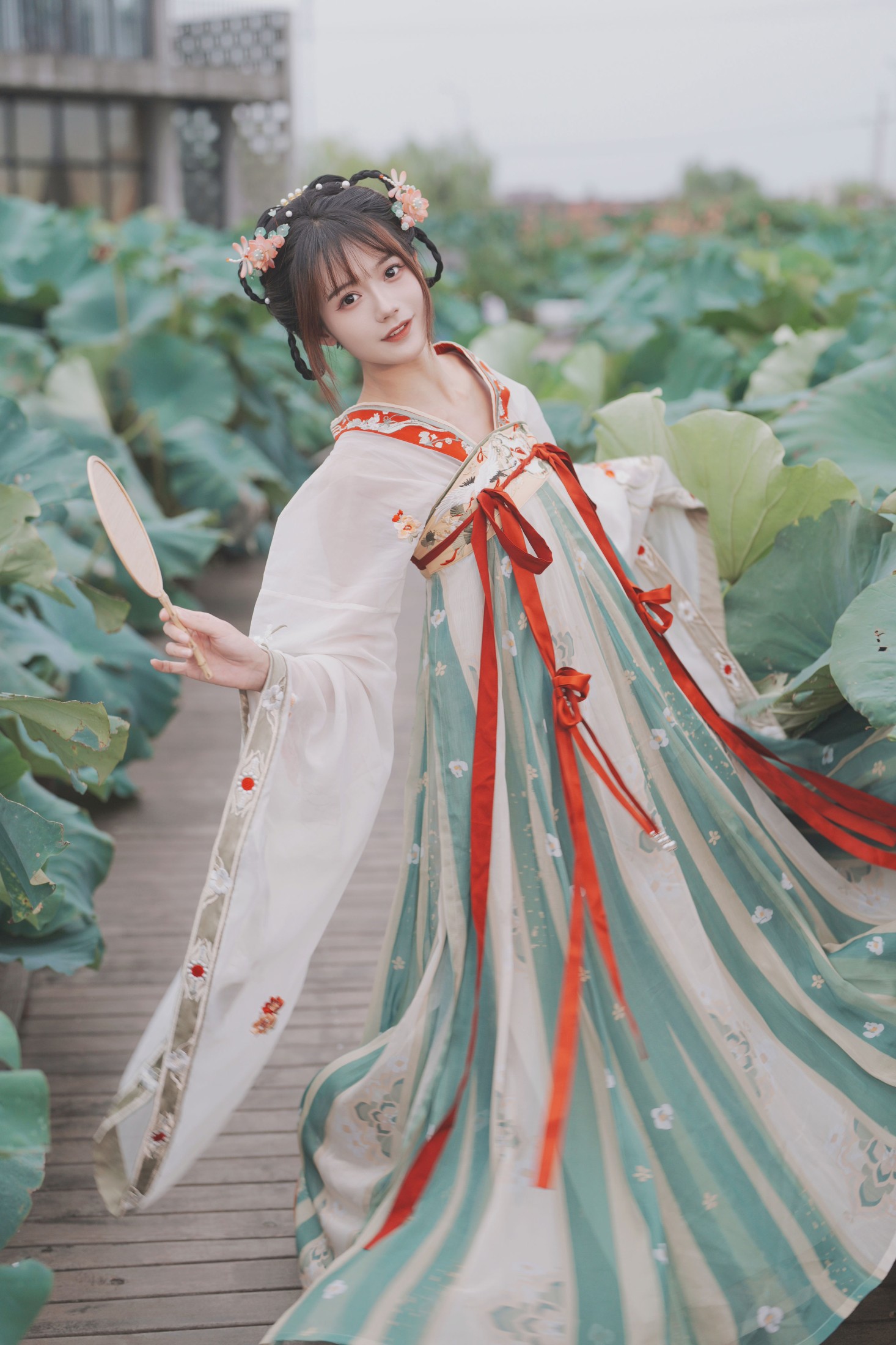 兔子Zzz不吃胡萝卜 – 《荷香袅袅》[26P]