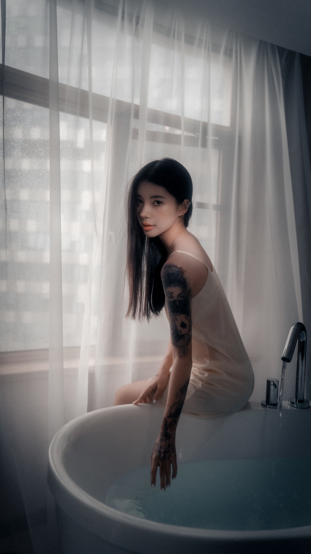 悦悦 – 《水中花》[58P]