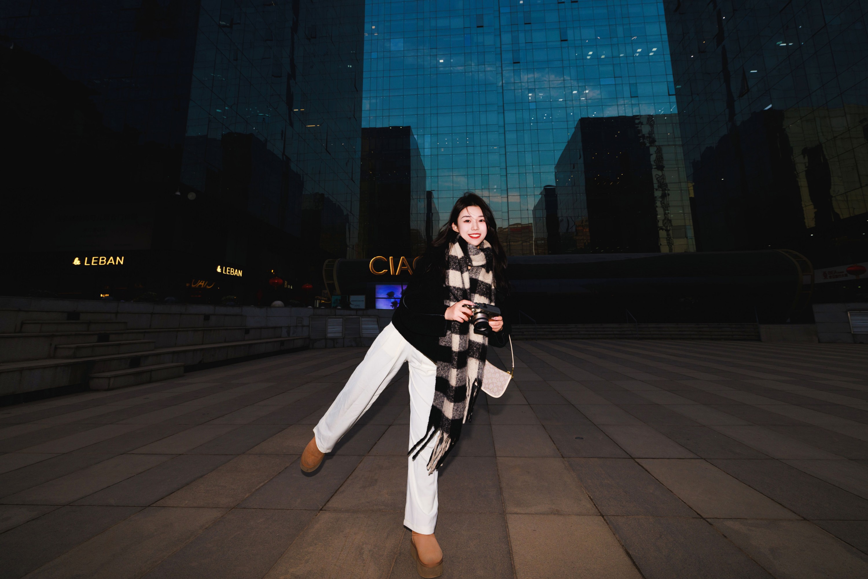 裴同学 – 《夜景街拍人像》[23P]