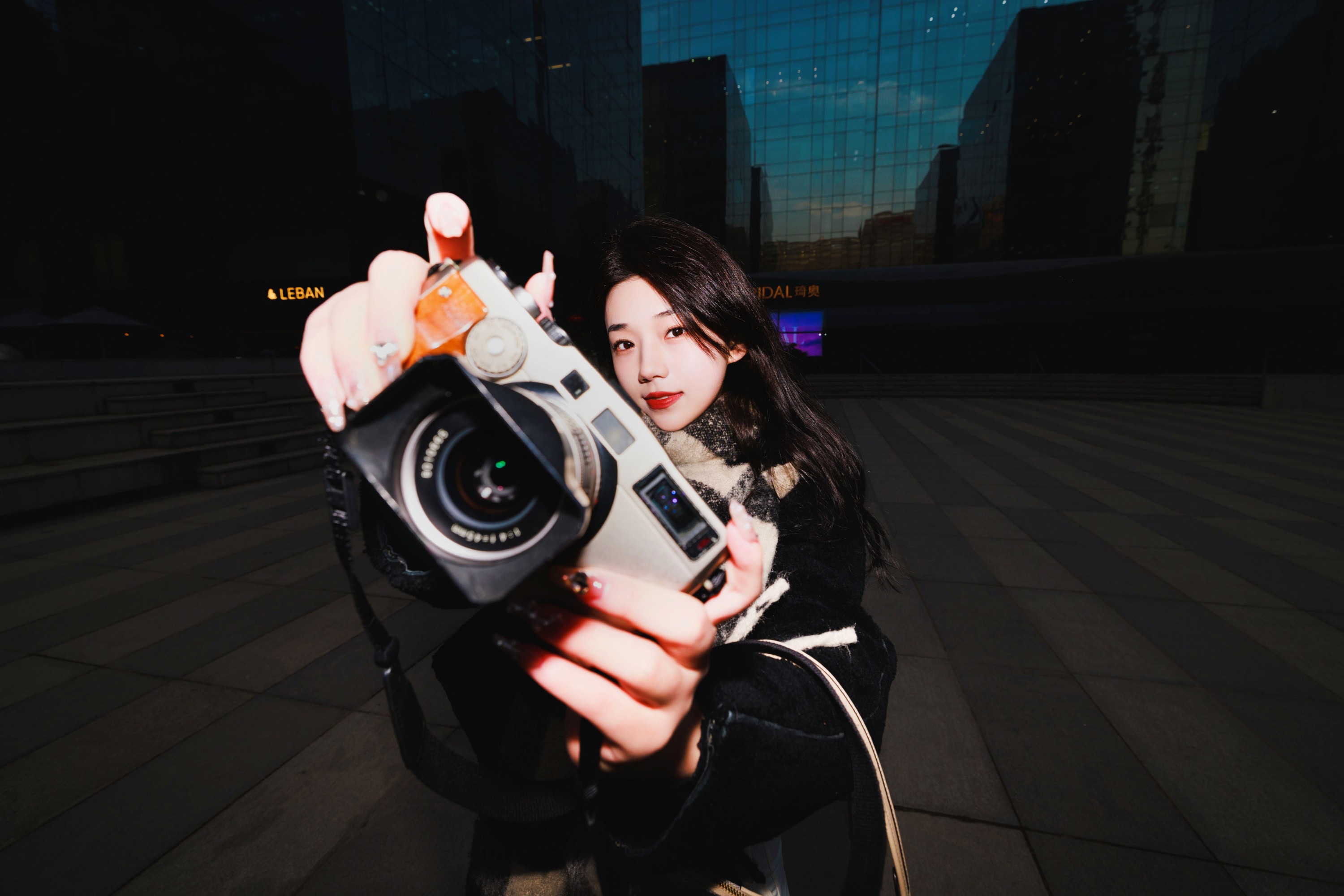 裴同学 – 《夜景街拍人像》[23P]