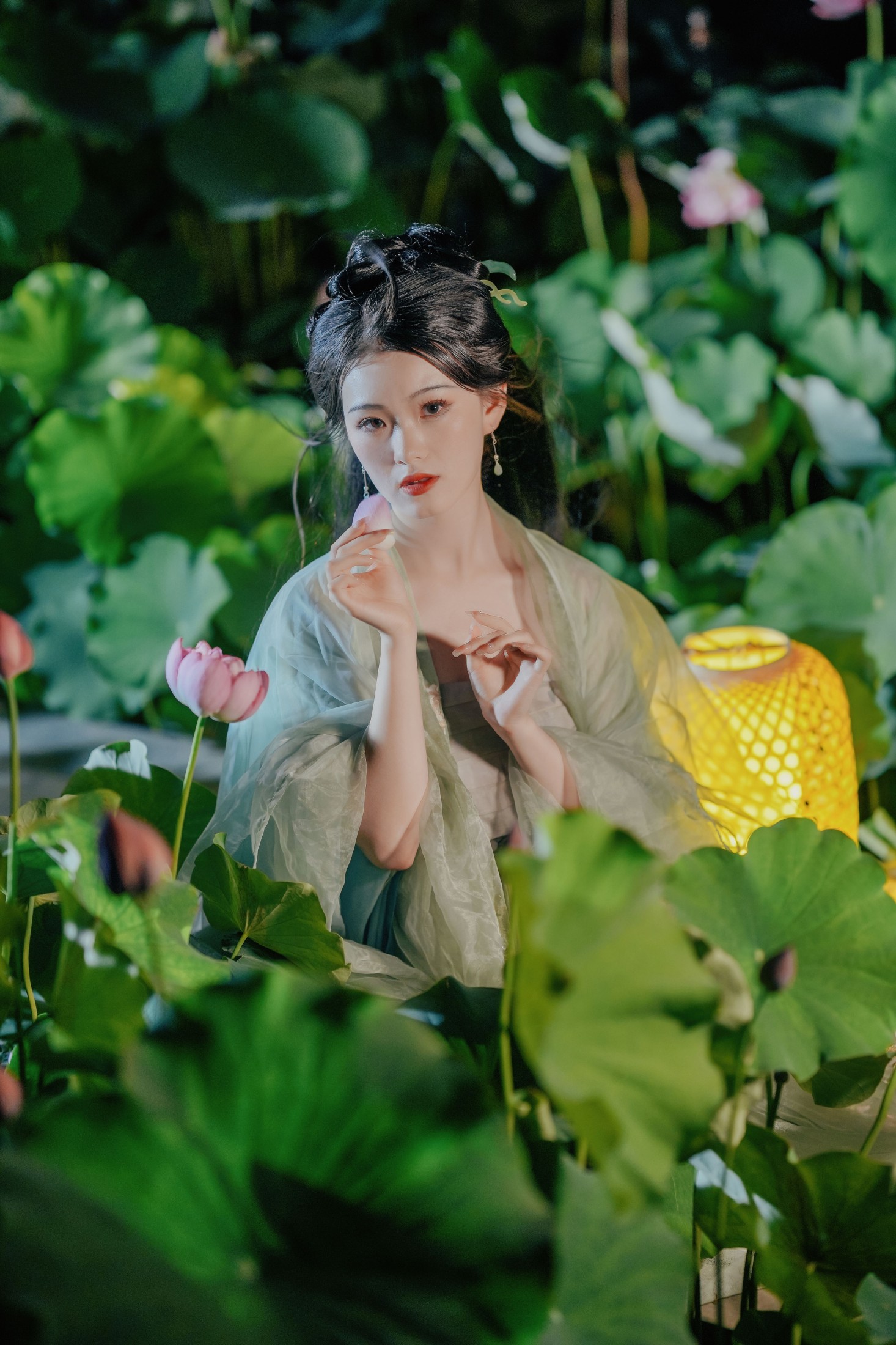 悦璃 – 《仲夏荷塘夜》[22P]