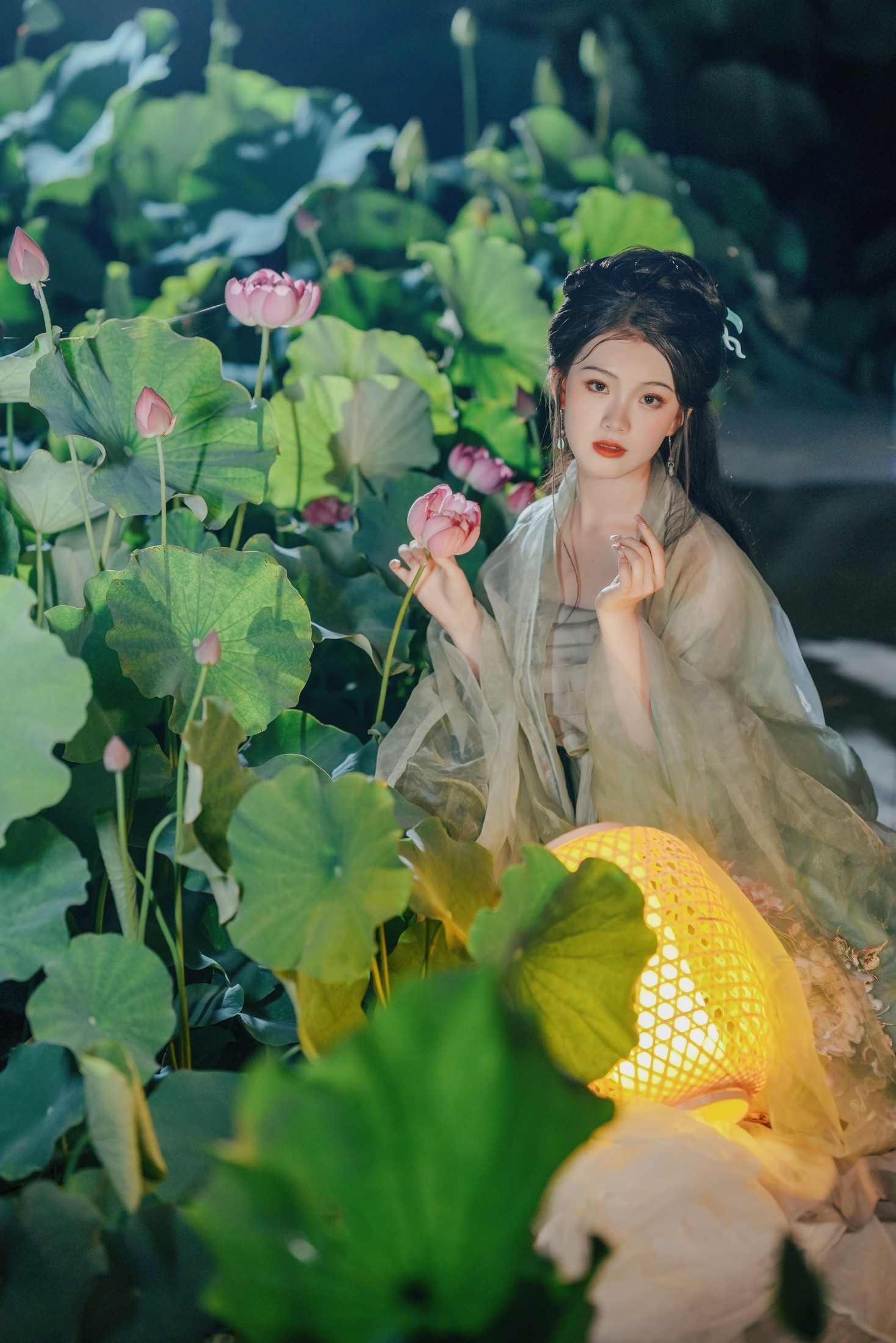 悦璃 – 《仲夏荷塘夜》[22P]