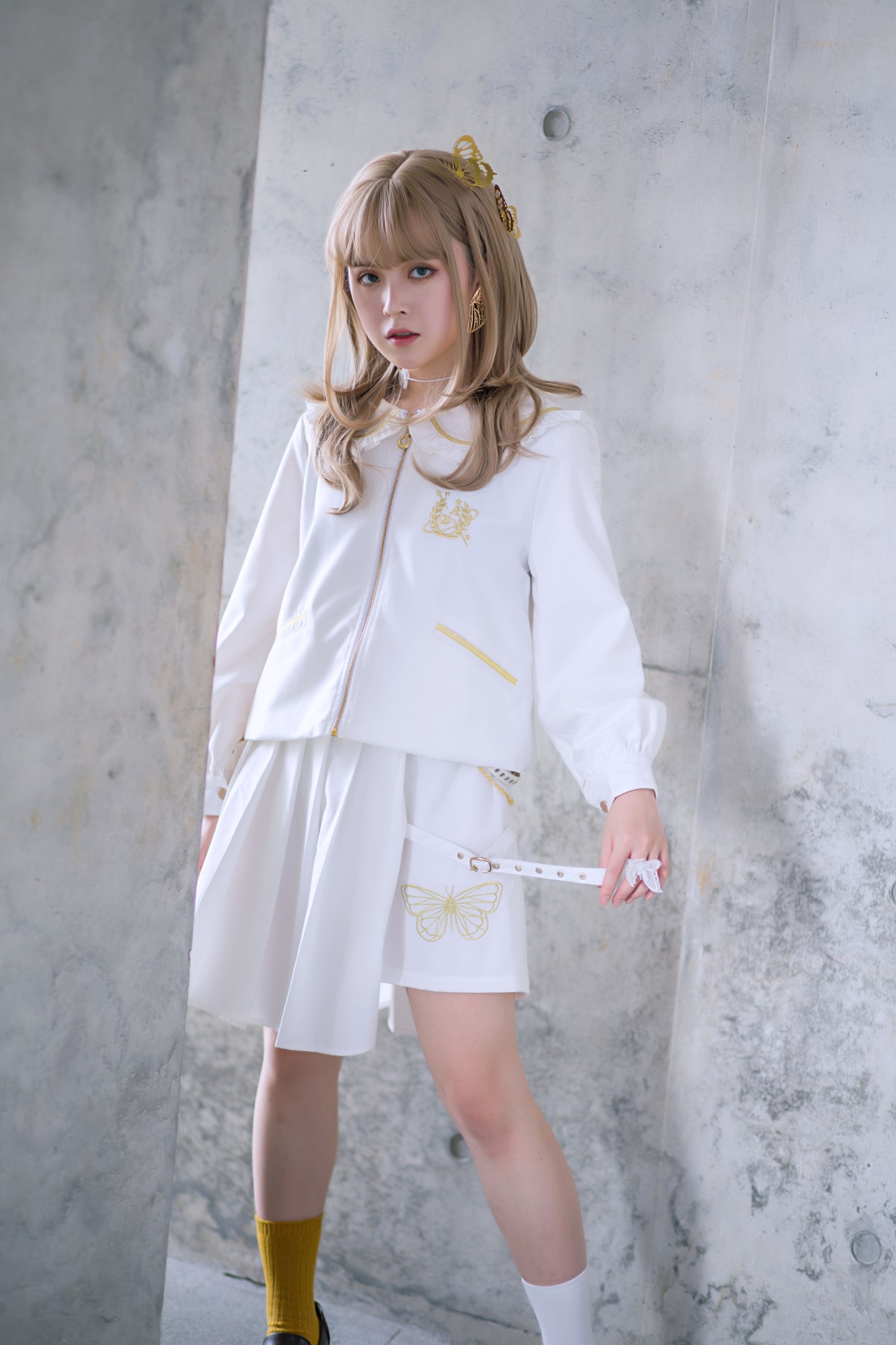 AKIMOTO帽衫 – 《幻蝶JK》[21P]