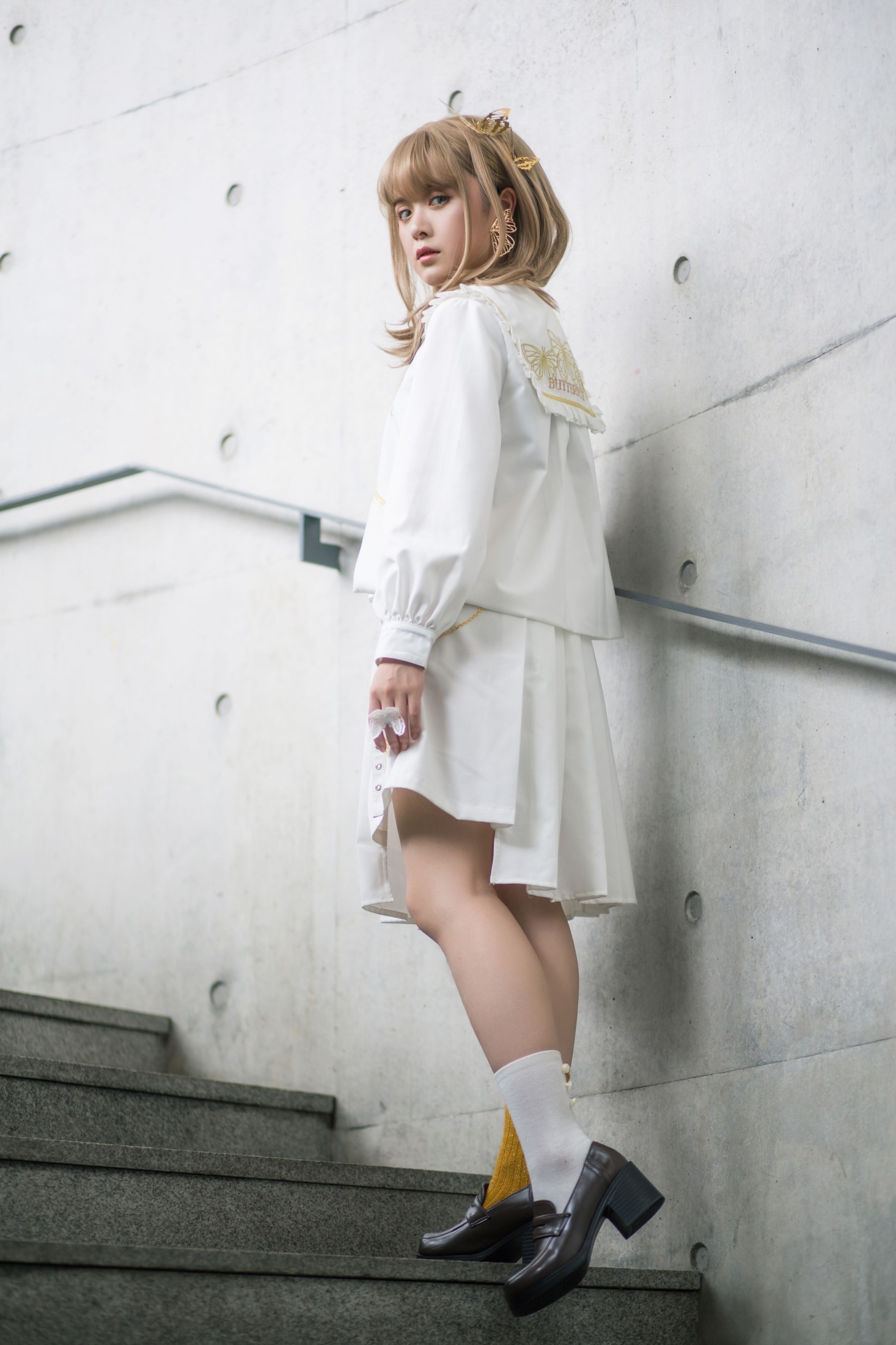 AKIMOTO帽衫 – 《幻蝶JK》[21P]