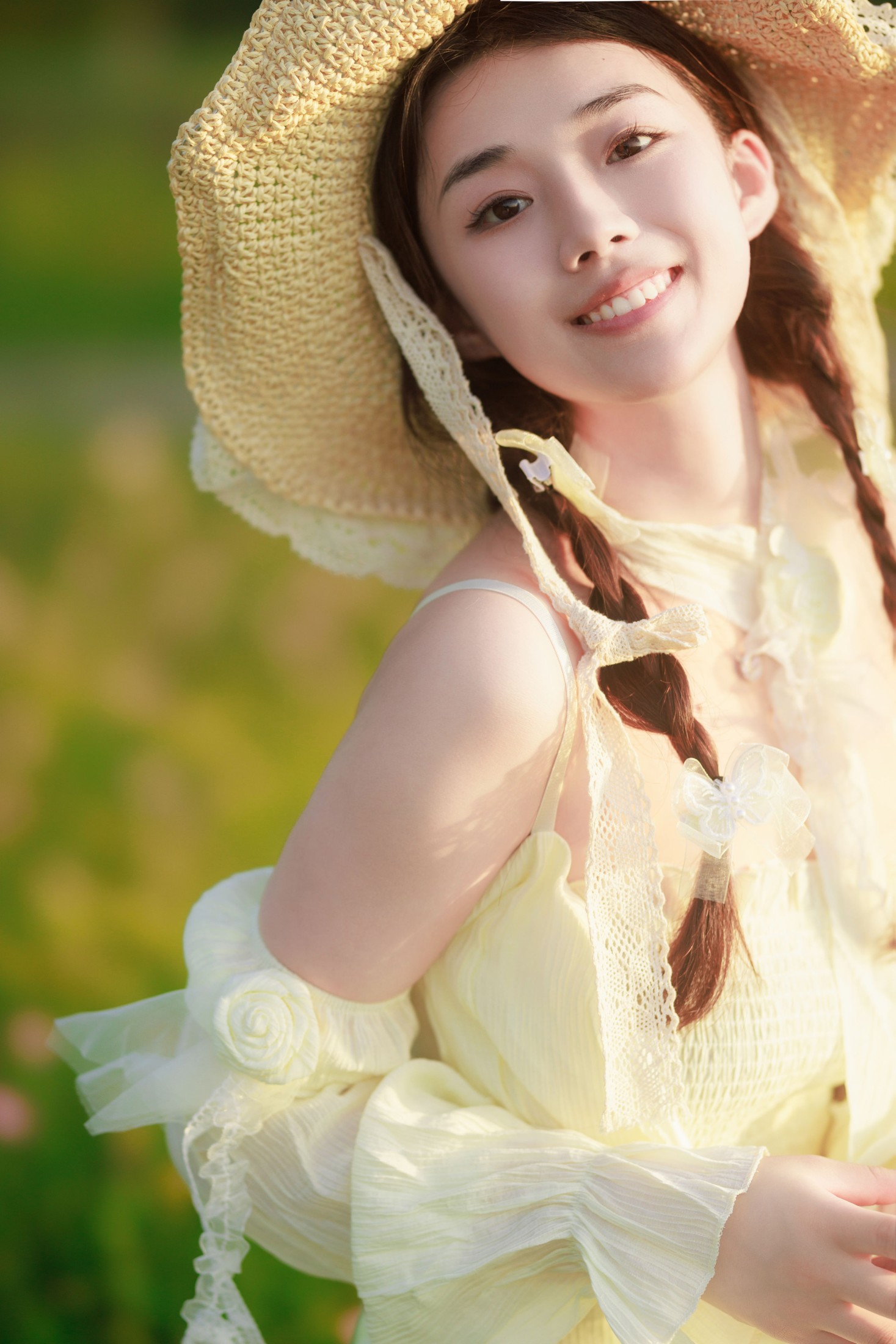 裴同学 – 《草地人像》[24P]