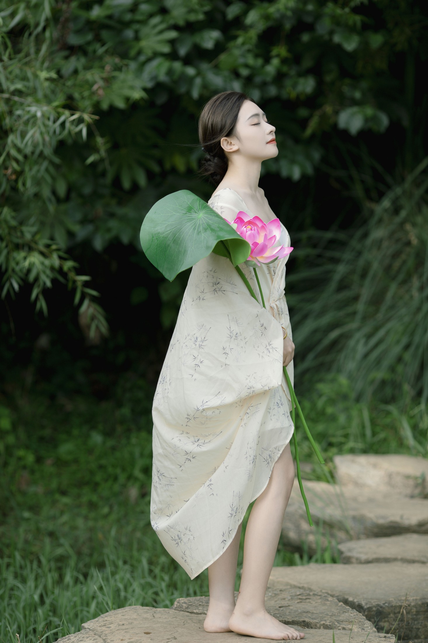 可可多尼 – 《荷塘》[28P]