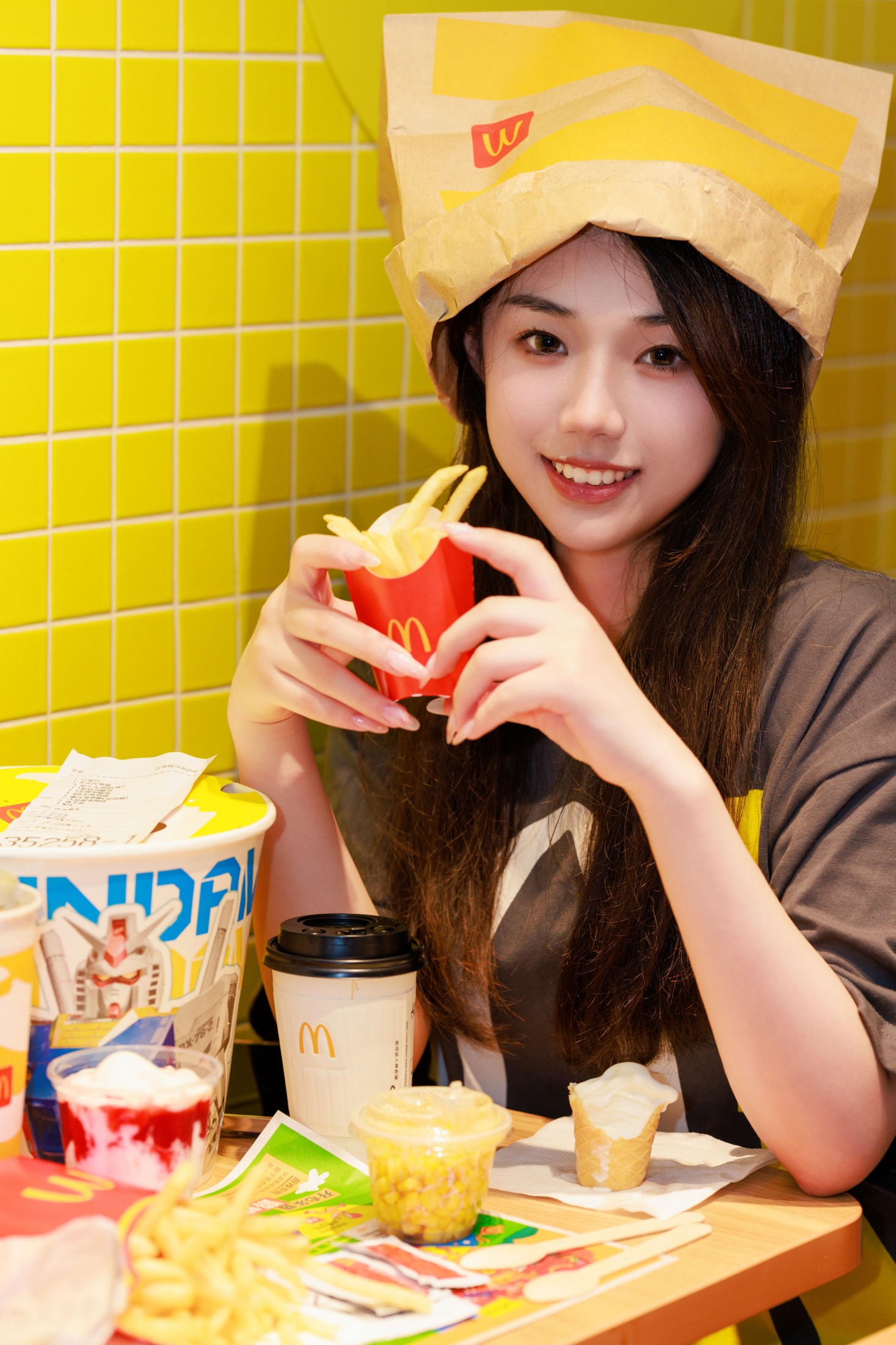 裴同学 – 《麦当当劳》[23P]