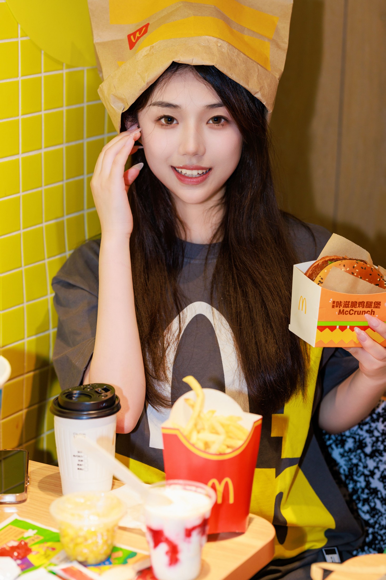 裴同学 – 《麦当当劳》[23P]