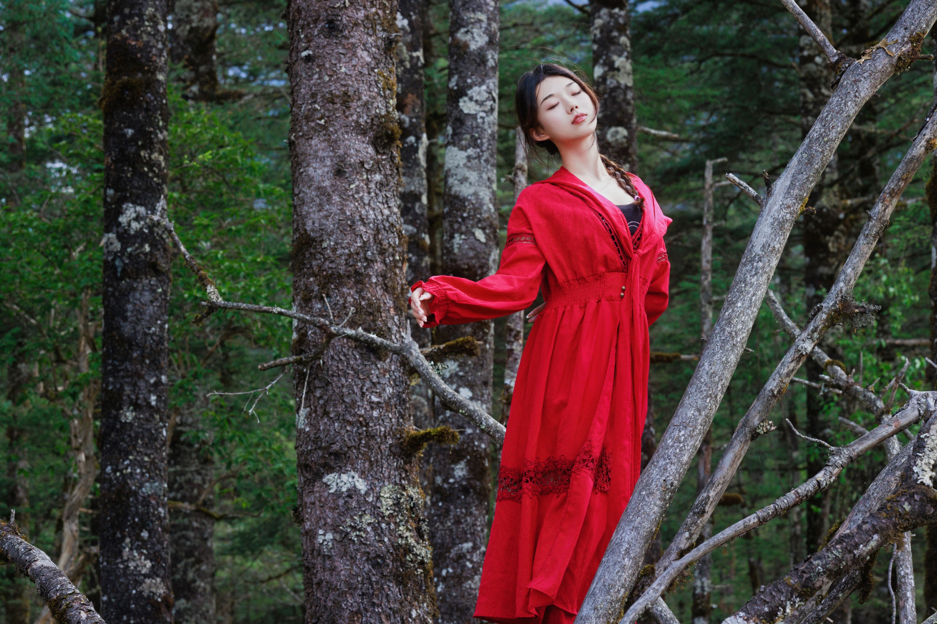 裴同学 – 《异域森林》[27P]