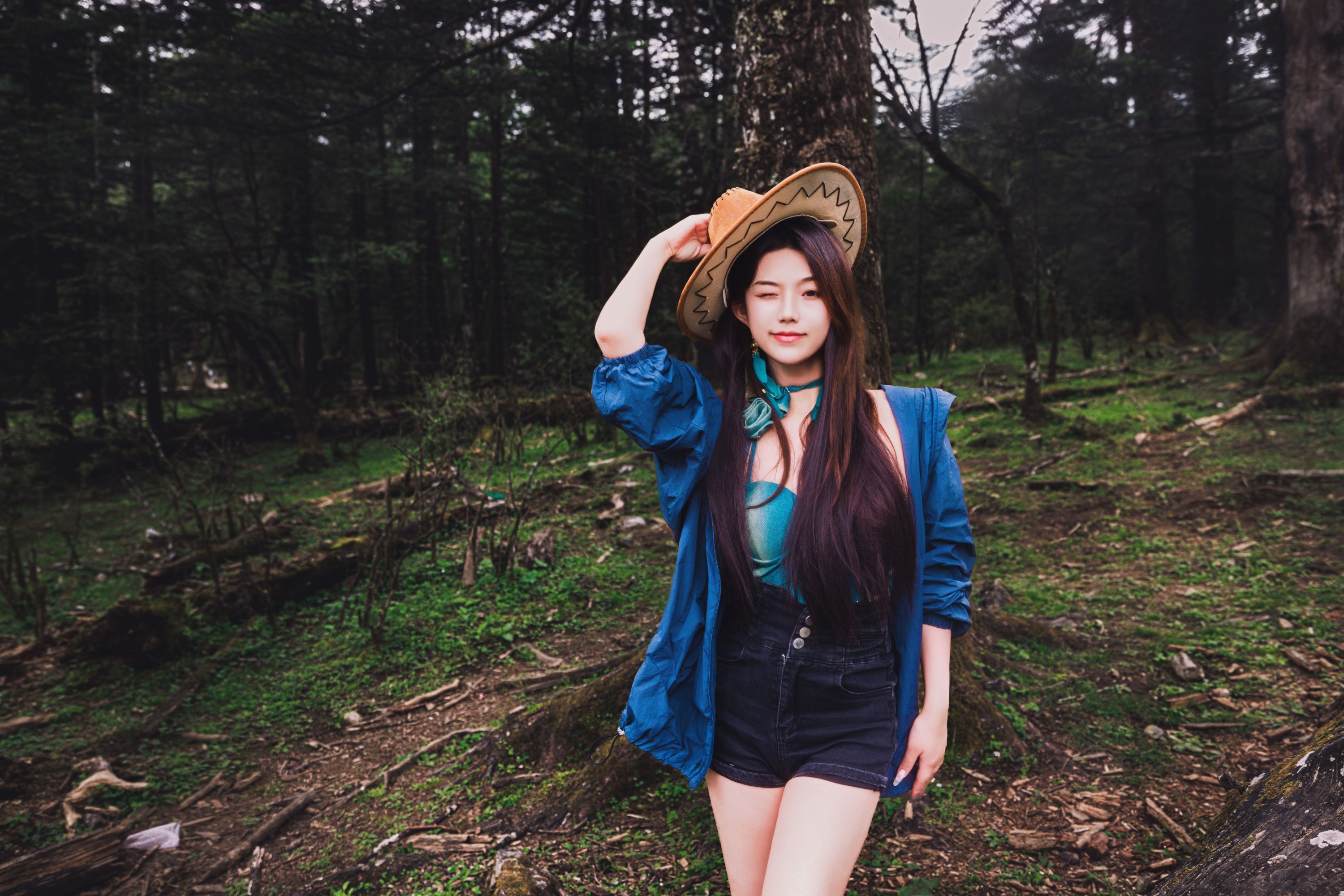 裴同学 – 《秘境森林》[46P]