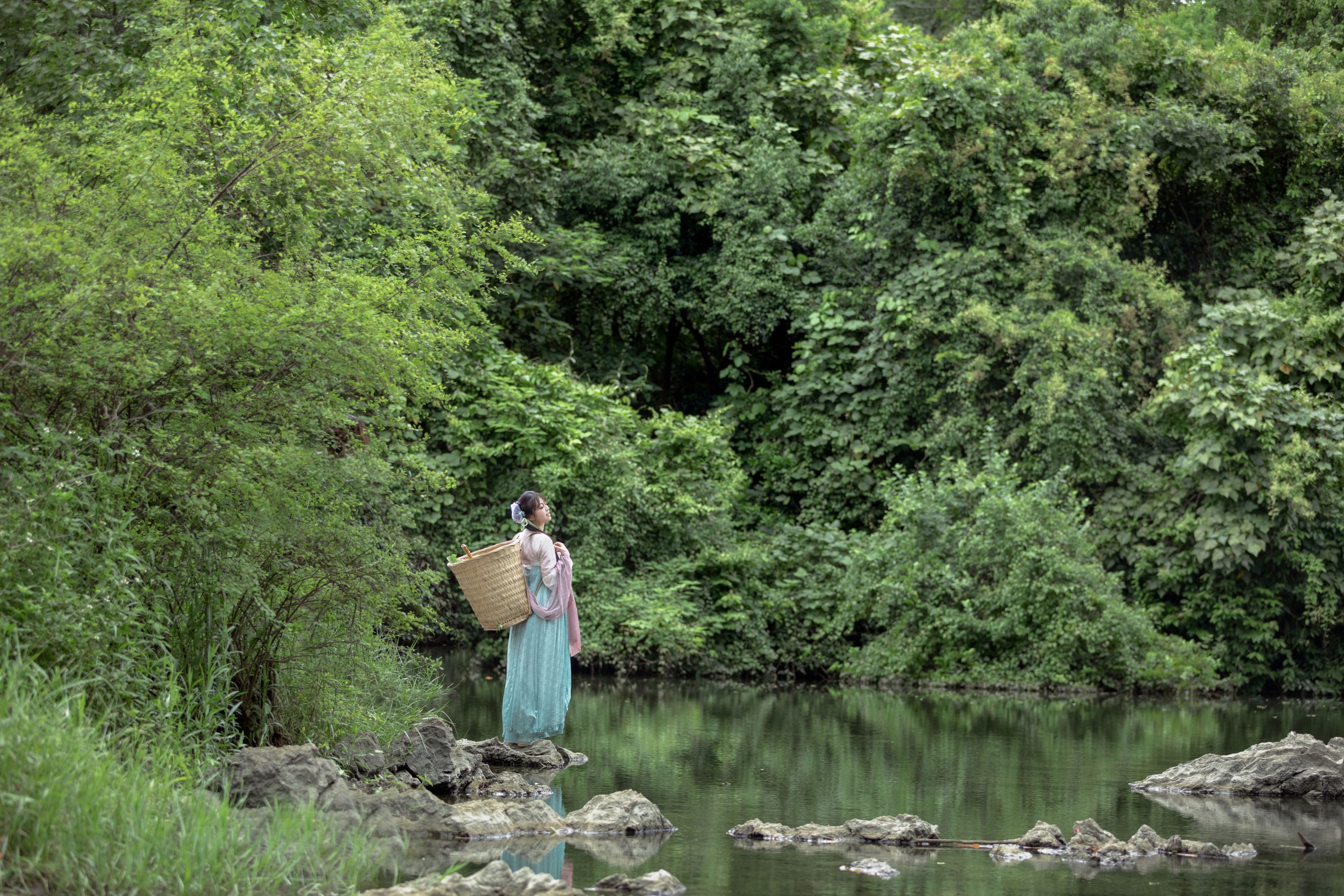 谨陬捌 – 《雨中作》[50P]