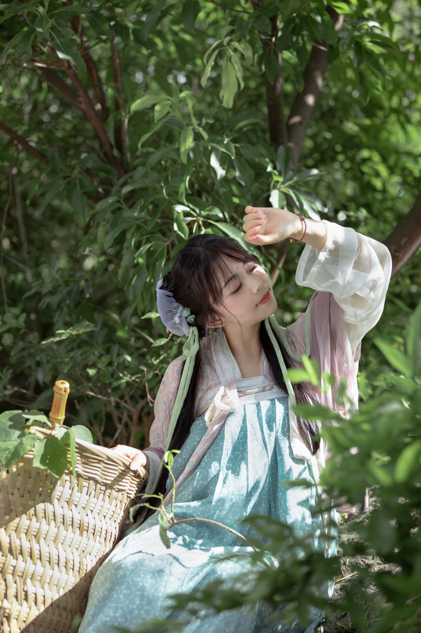 谨陬捌 – 《雨中作》[50P]