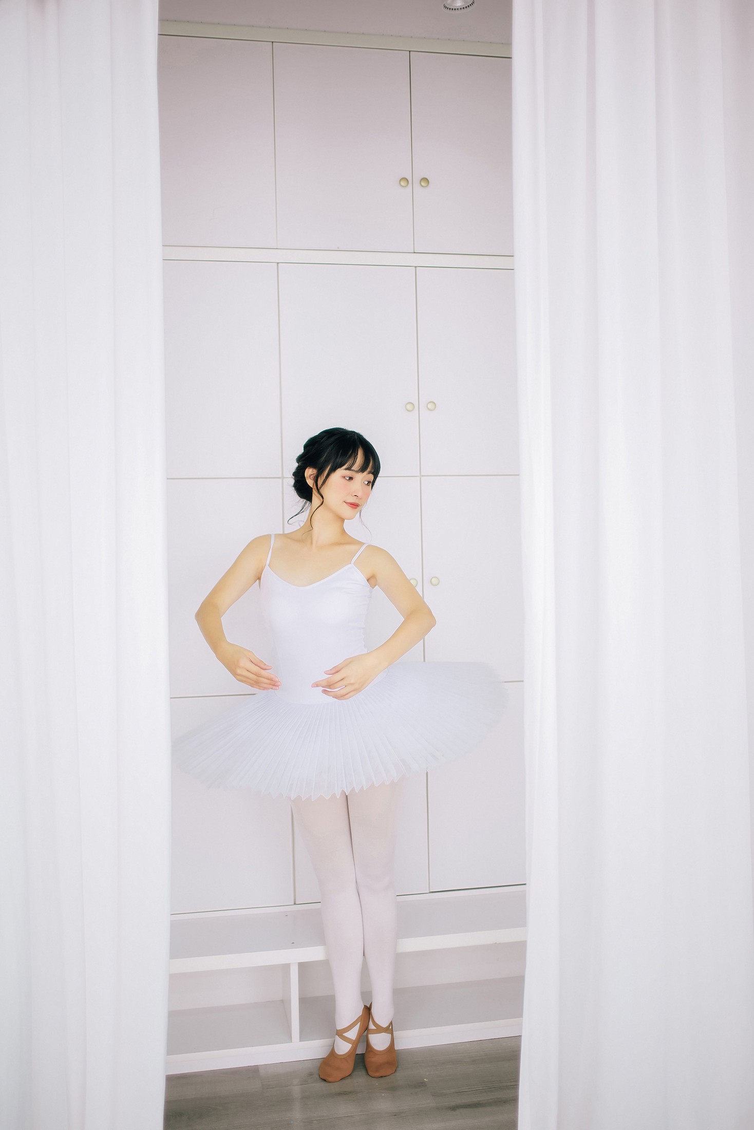 封木木AINY – 《当她踮起脚尖》[51P]