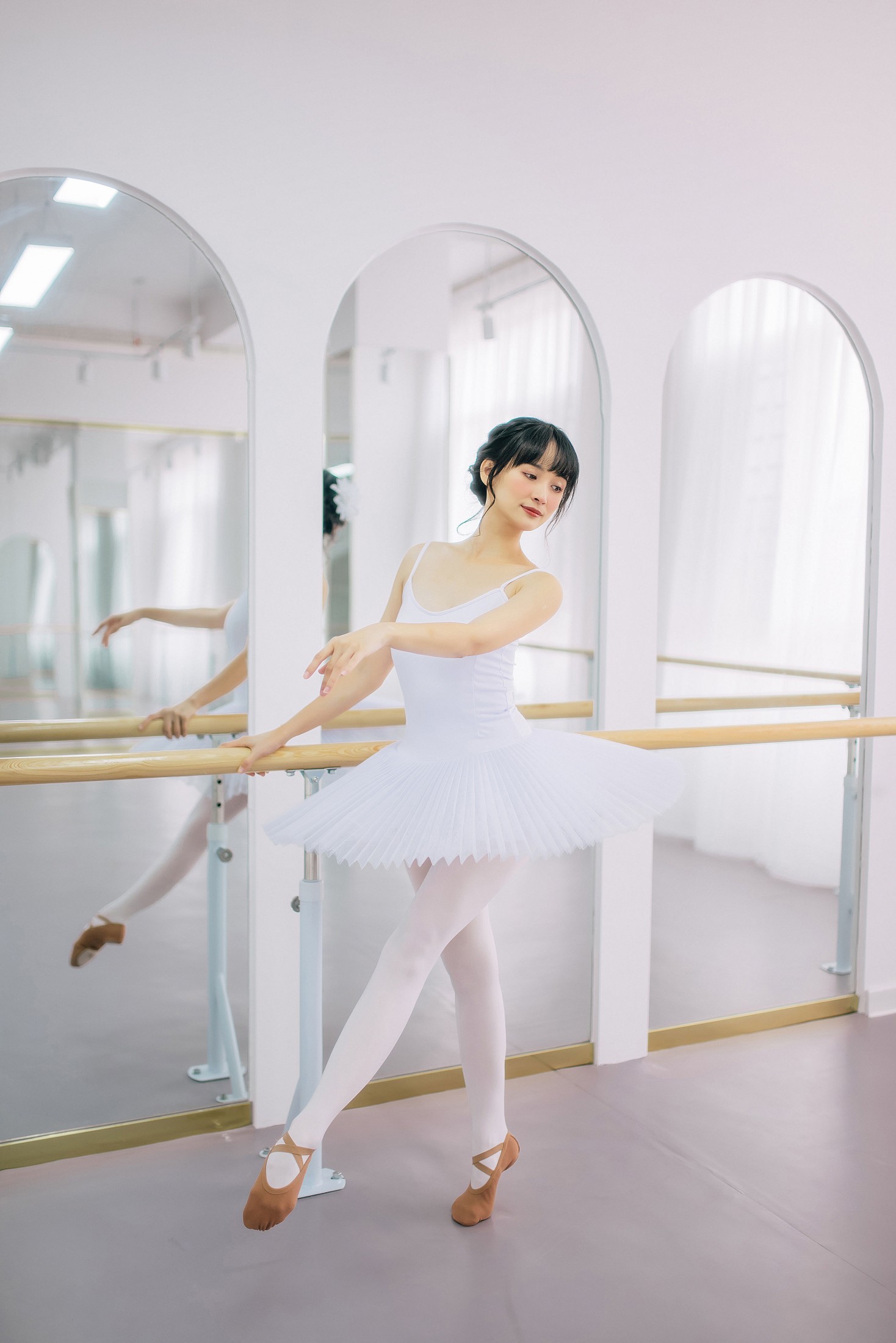 封木木AINY – 《当她踮起脚尖》[51P]