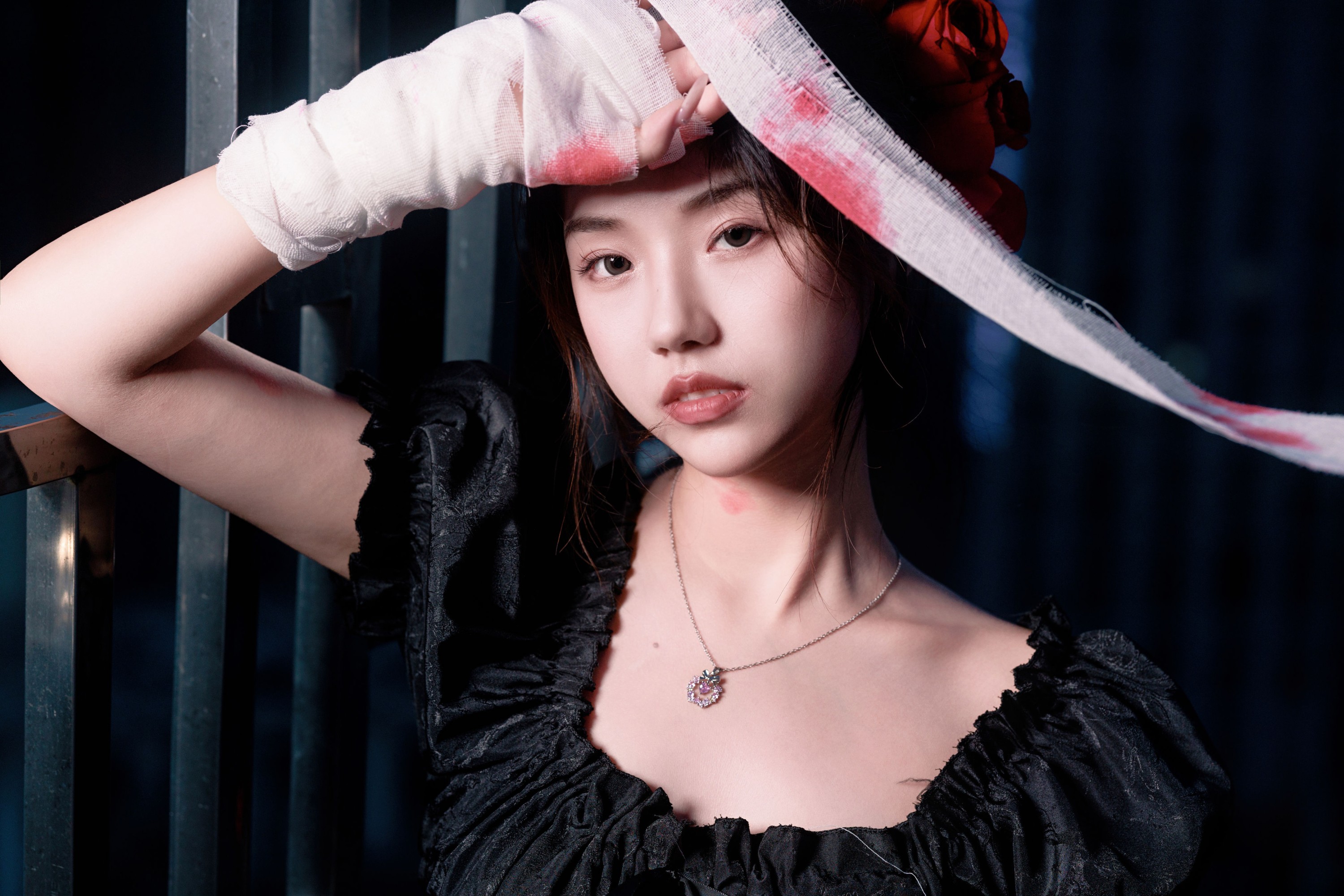 裴同学 – 《暗夜玫瑰》[33P]