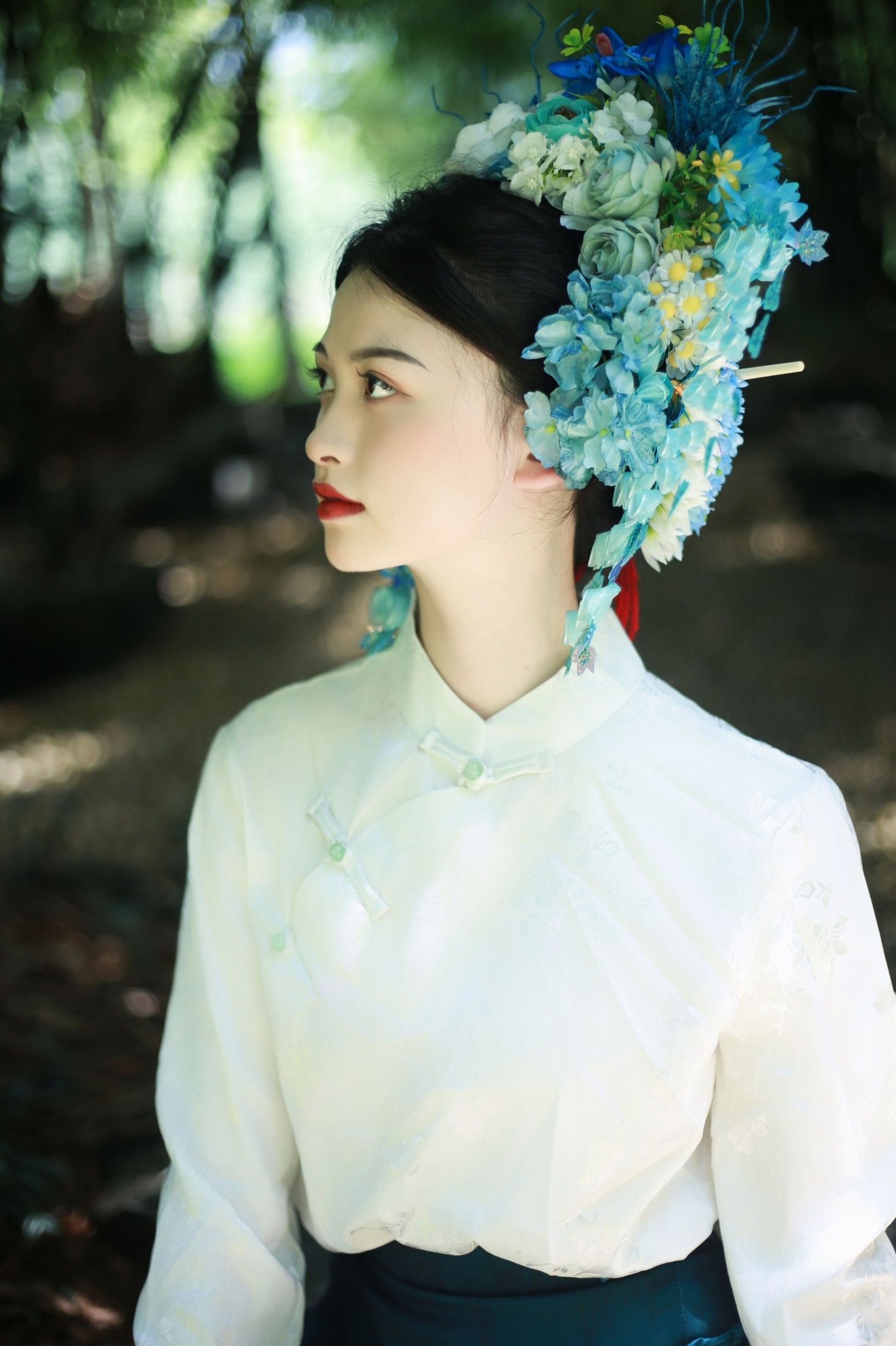 聂儿 – 《戴花》[26P]