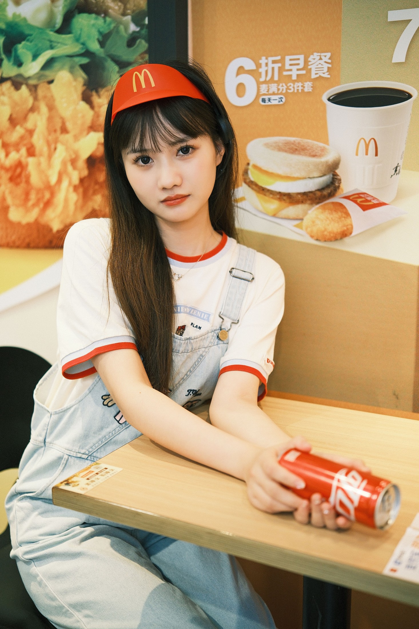 不许翘二郎腿 – 《麦当劳女孩》[23P]