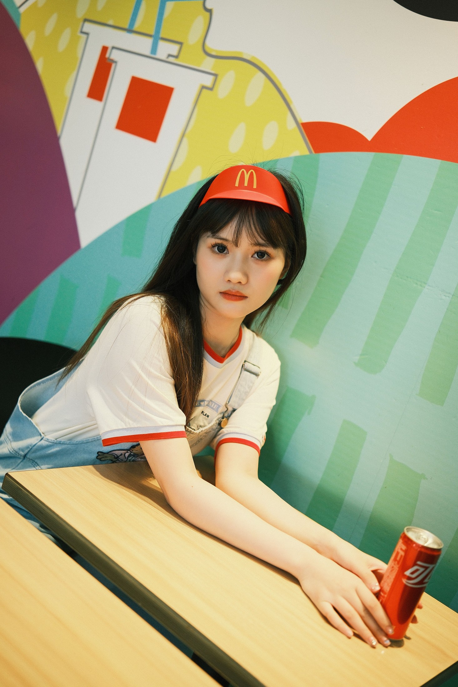 不许翘二郎腿 – 《麦当劳女孩》[23P]