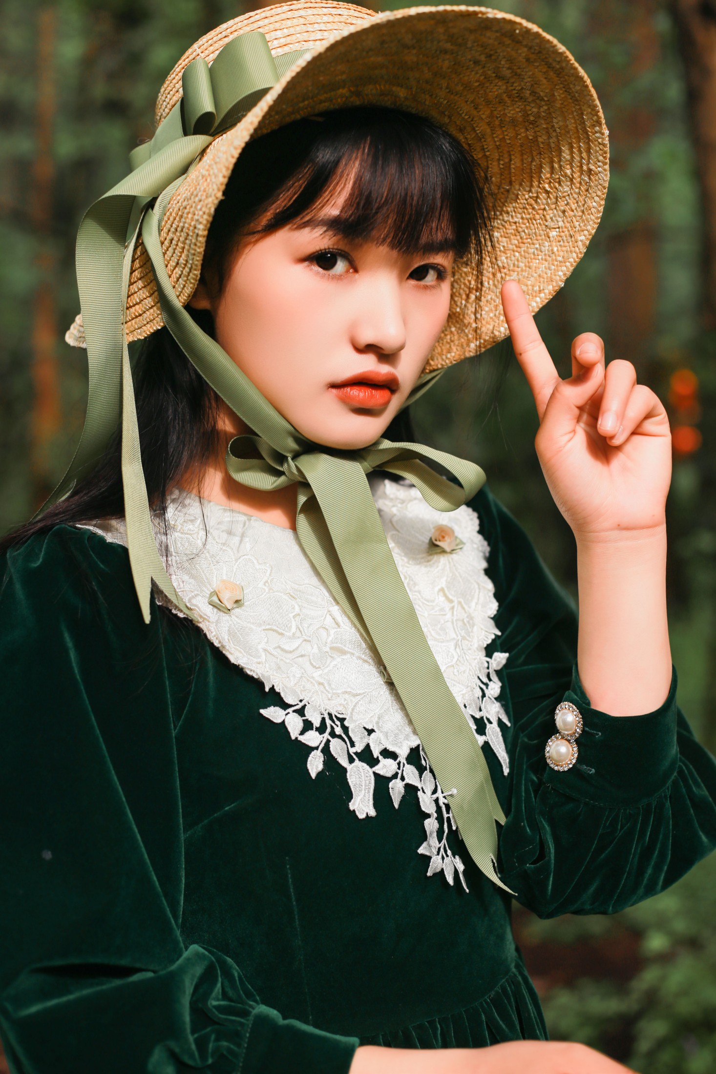 白日梦小龙 – 《绿光森林》[22P]