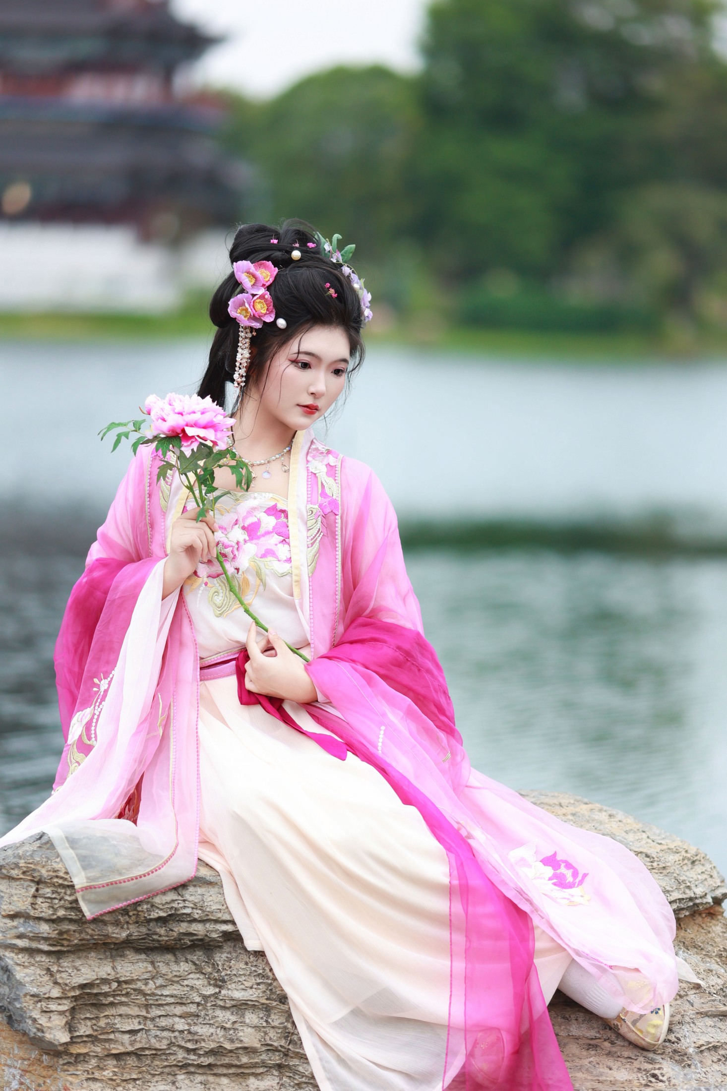 KaiLin酱 – 《湖畔寻花》[33P]