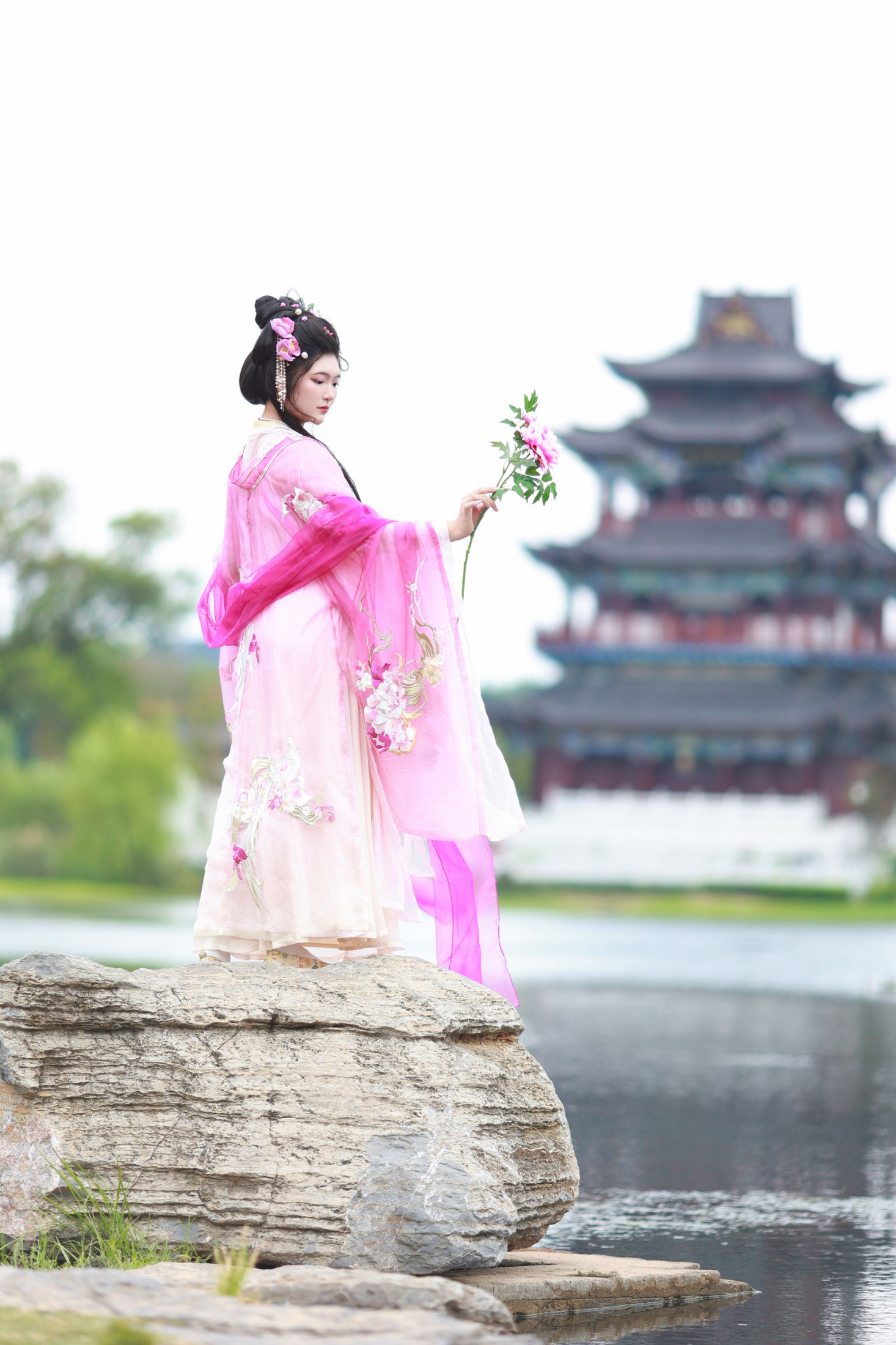 KaiLin酱 – 《湖畔寻花》[33P]