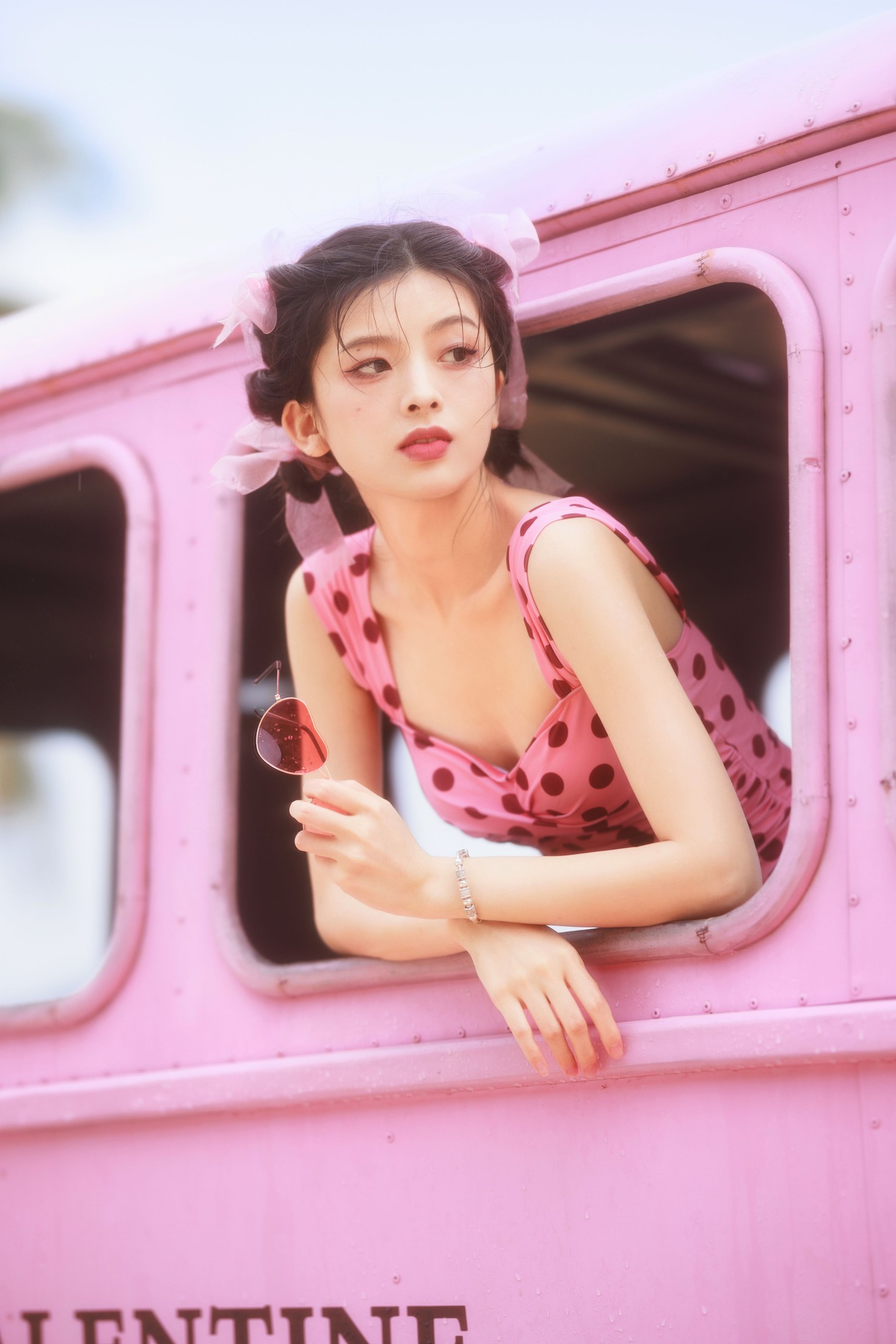 张张包 – 《粉色巴士》[53P]