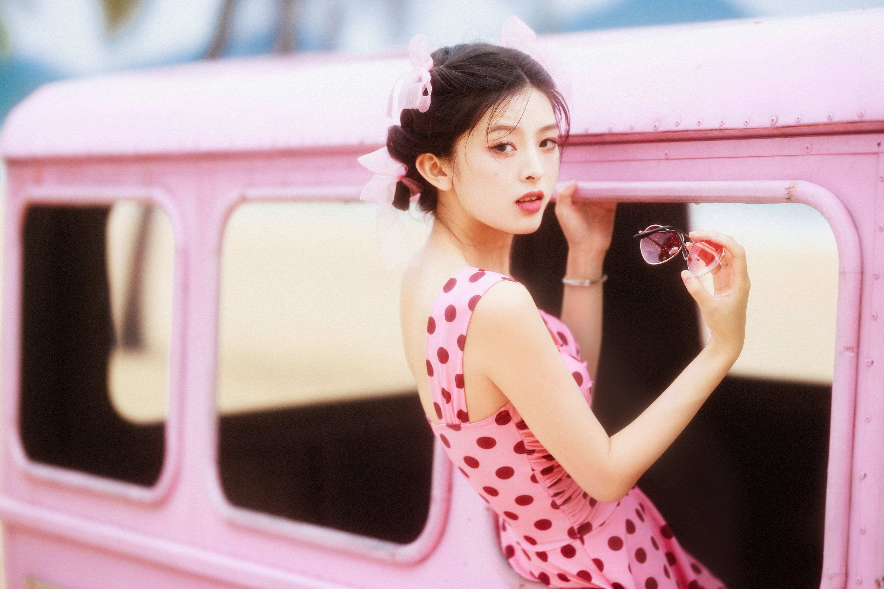 张张包 – 《粉色巴士》[53P]