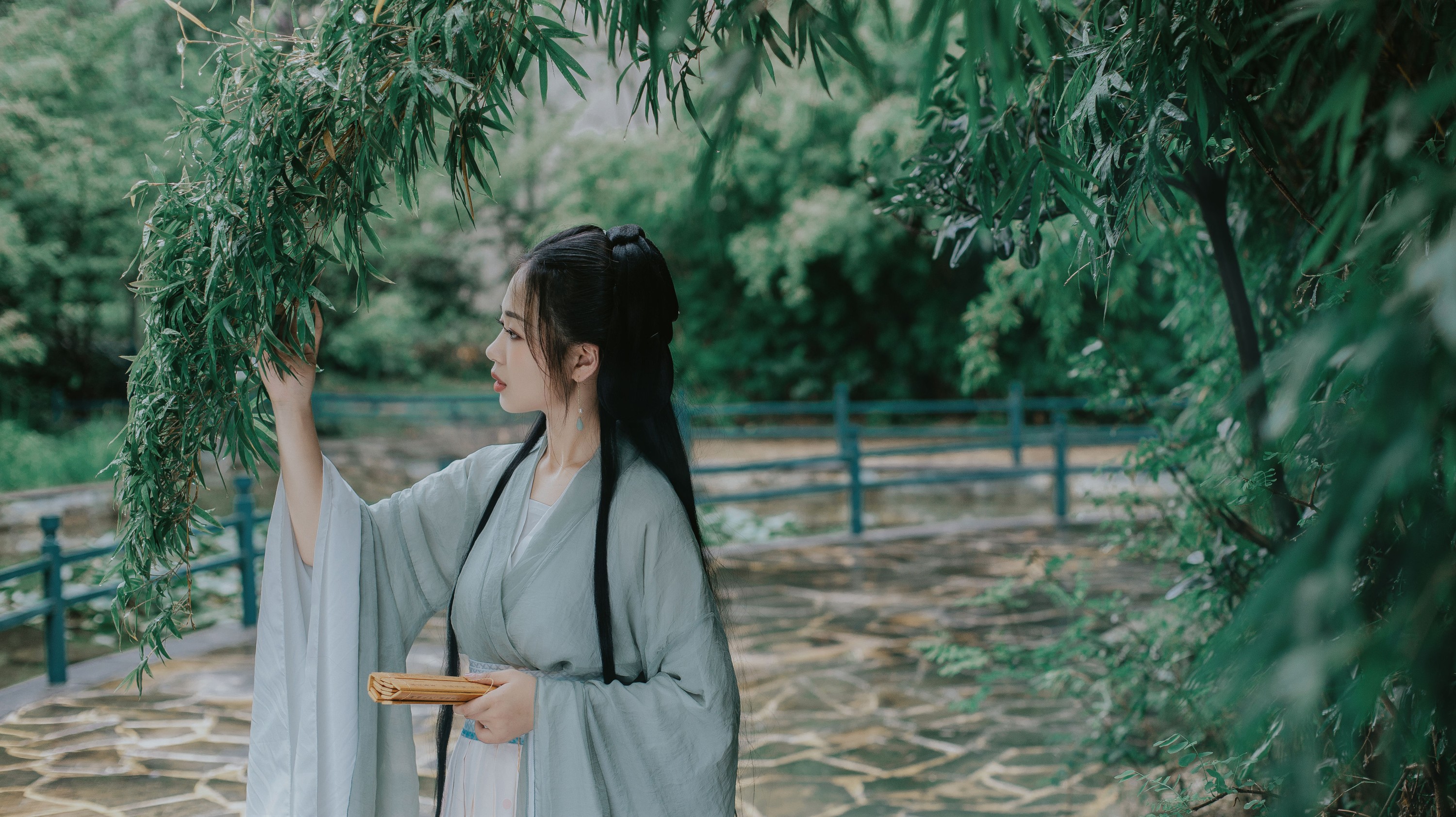 小梅子Y.M – 《庭间行》[23P]