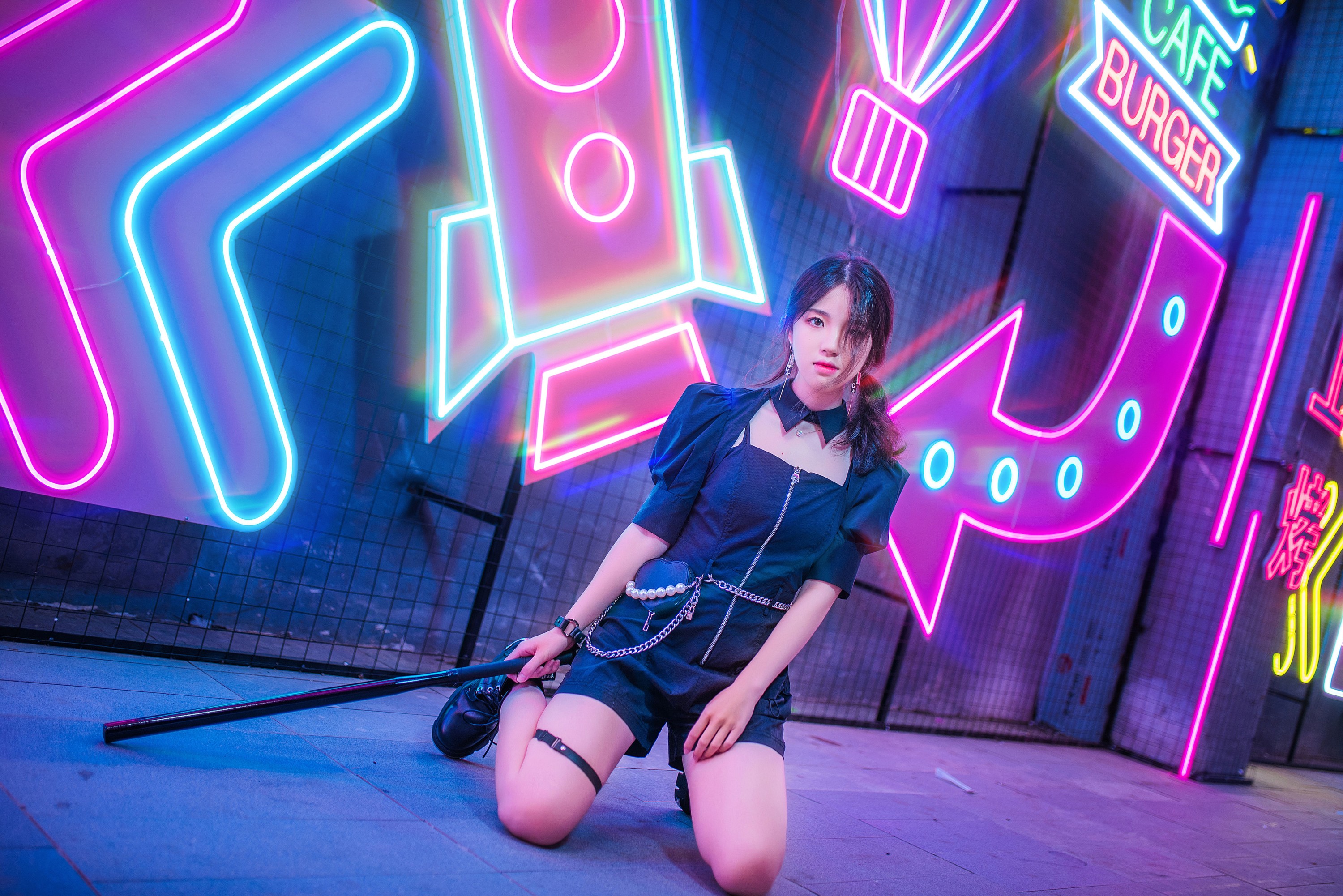 昼桃 – 《迷于霓虹》[32P]