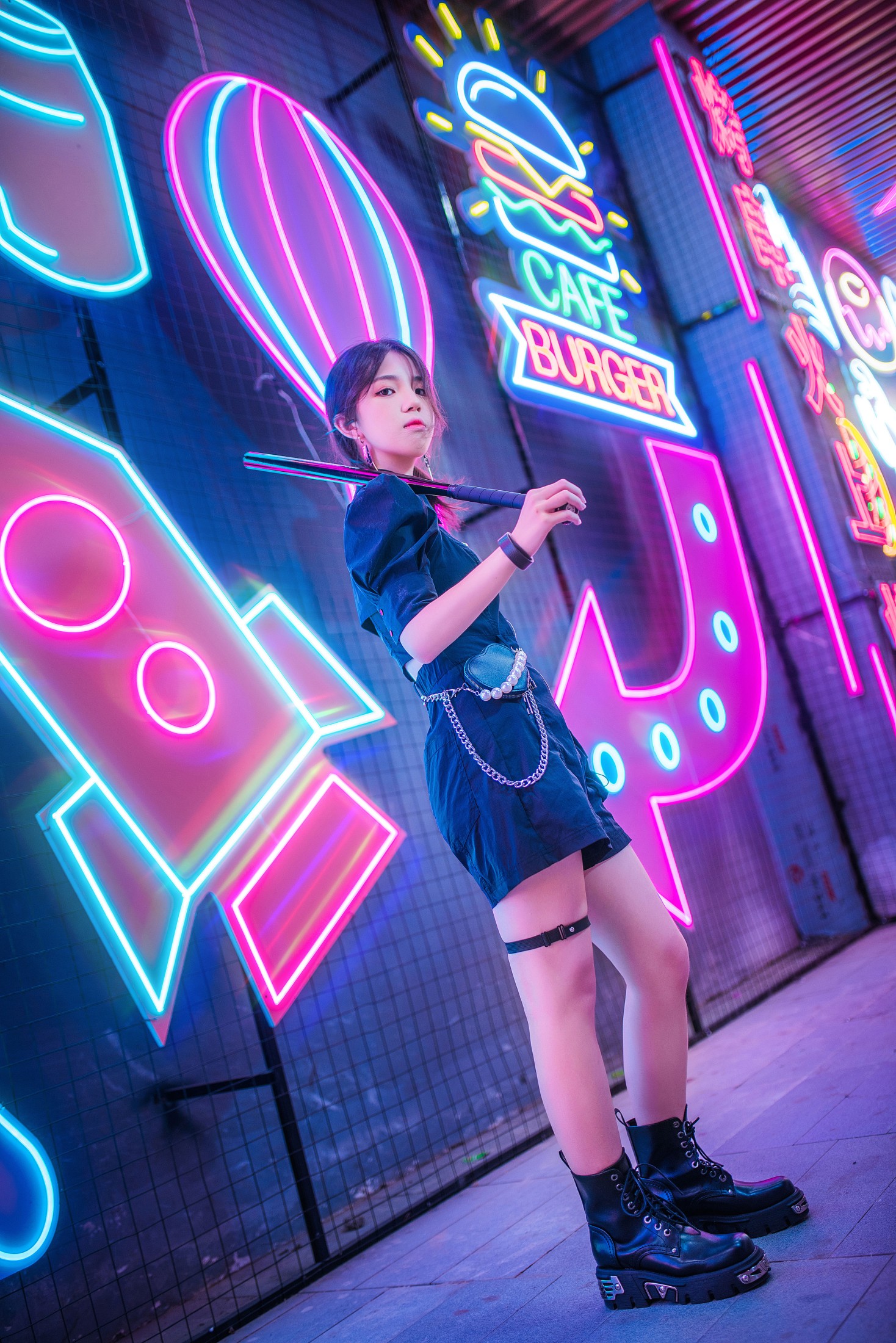 昼桃 – 《迷于霓虹》[32P]