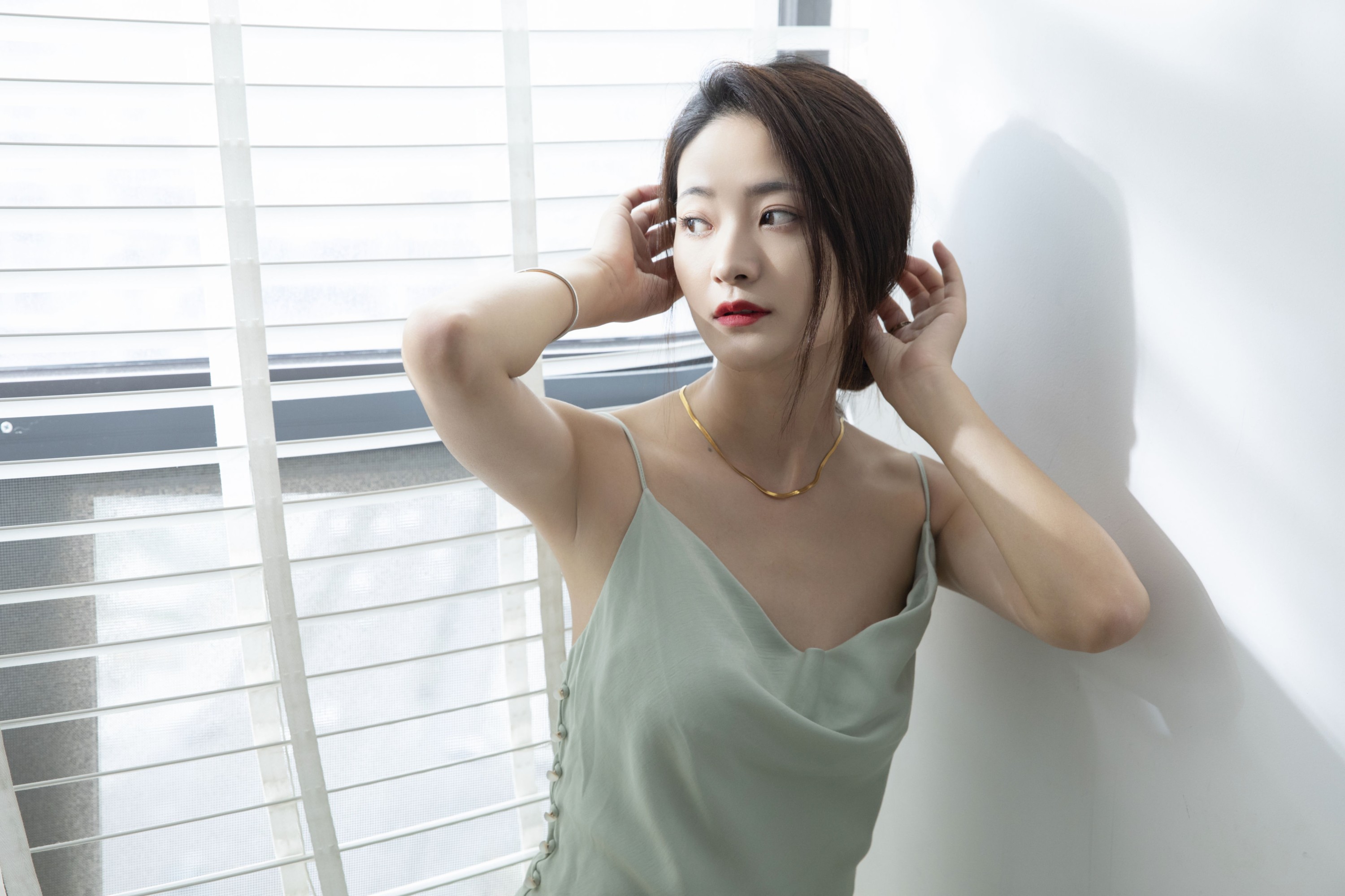 周旭旭 – 《蔚蓝午后》[24P]